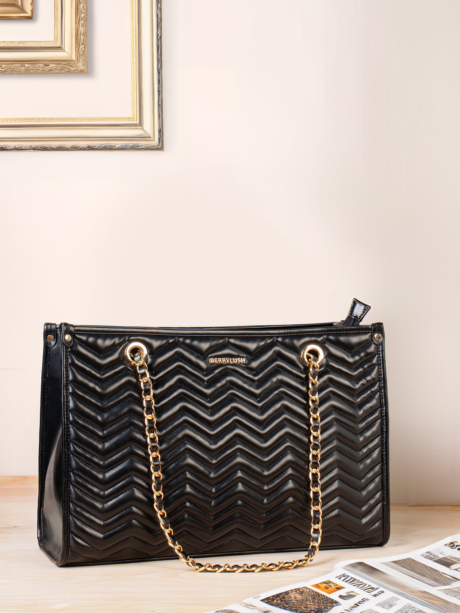Women Solid Black Synthetic Leather Chain Two-Handles Zipper-Up Quilted Shoulder Bag Berrylush