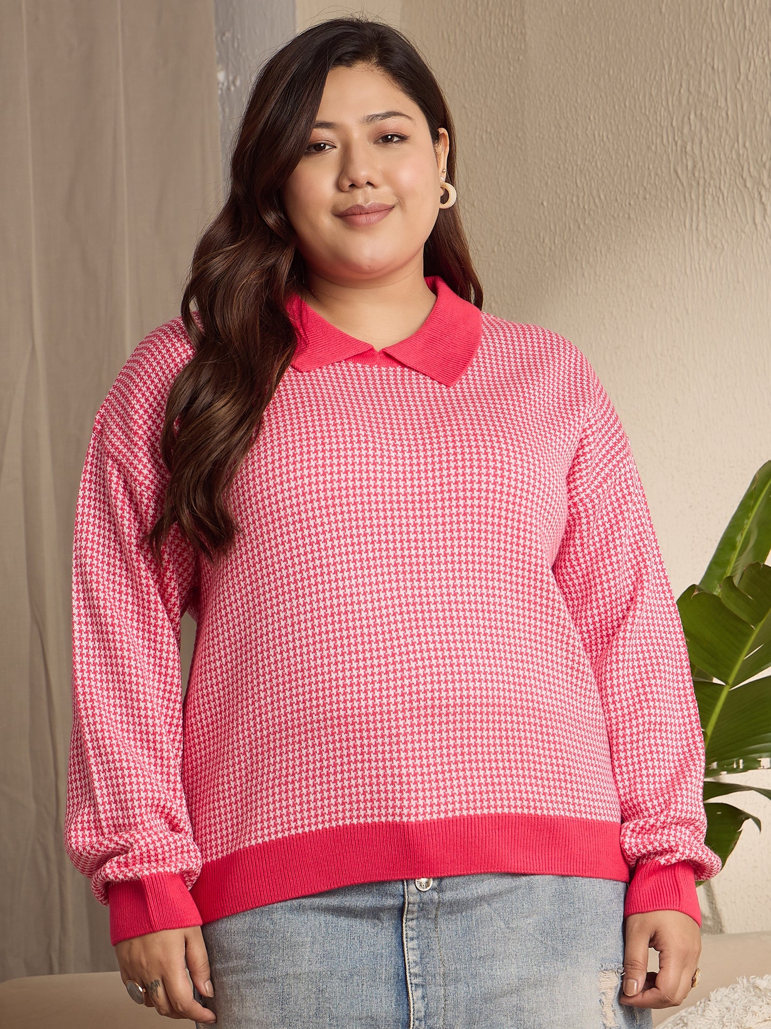 Women Red White Houndstooth Printed Contrast Collar Neck Drop-Shoulder Sleeves Ribbed Hem Regular Sweater Berrylush Curve