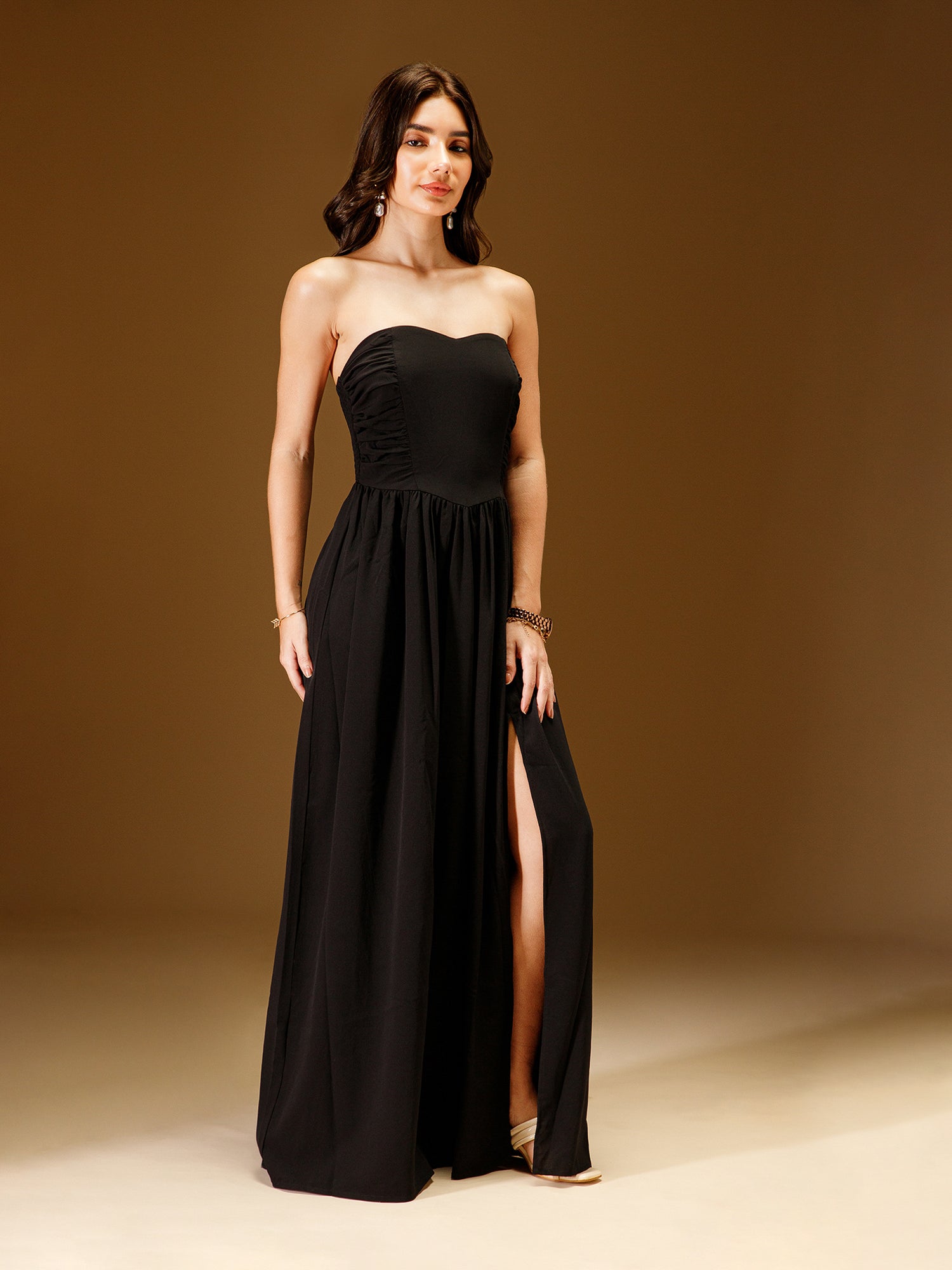 Berrylush Women Black Solid Strapless Slit Thigh Ruched Sleeveless Ban