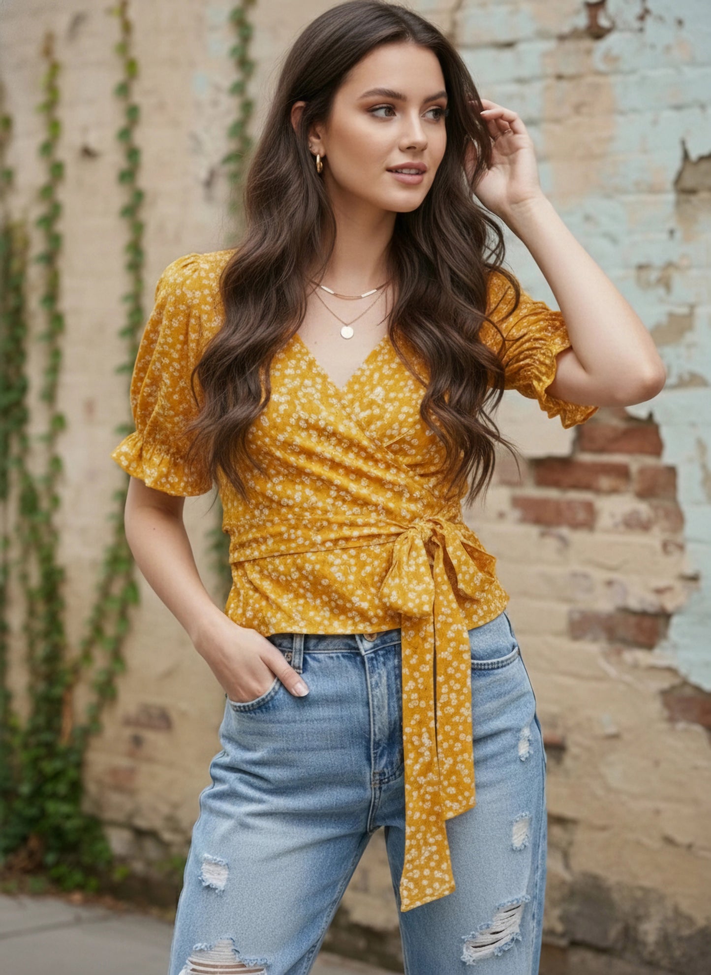 Berrylush Women Yellow & White Floral Printed Tie Knot Top