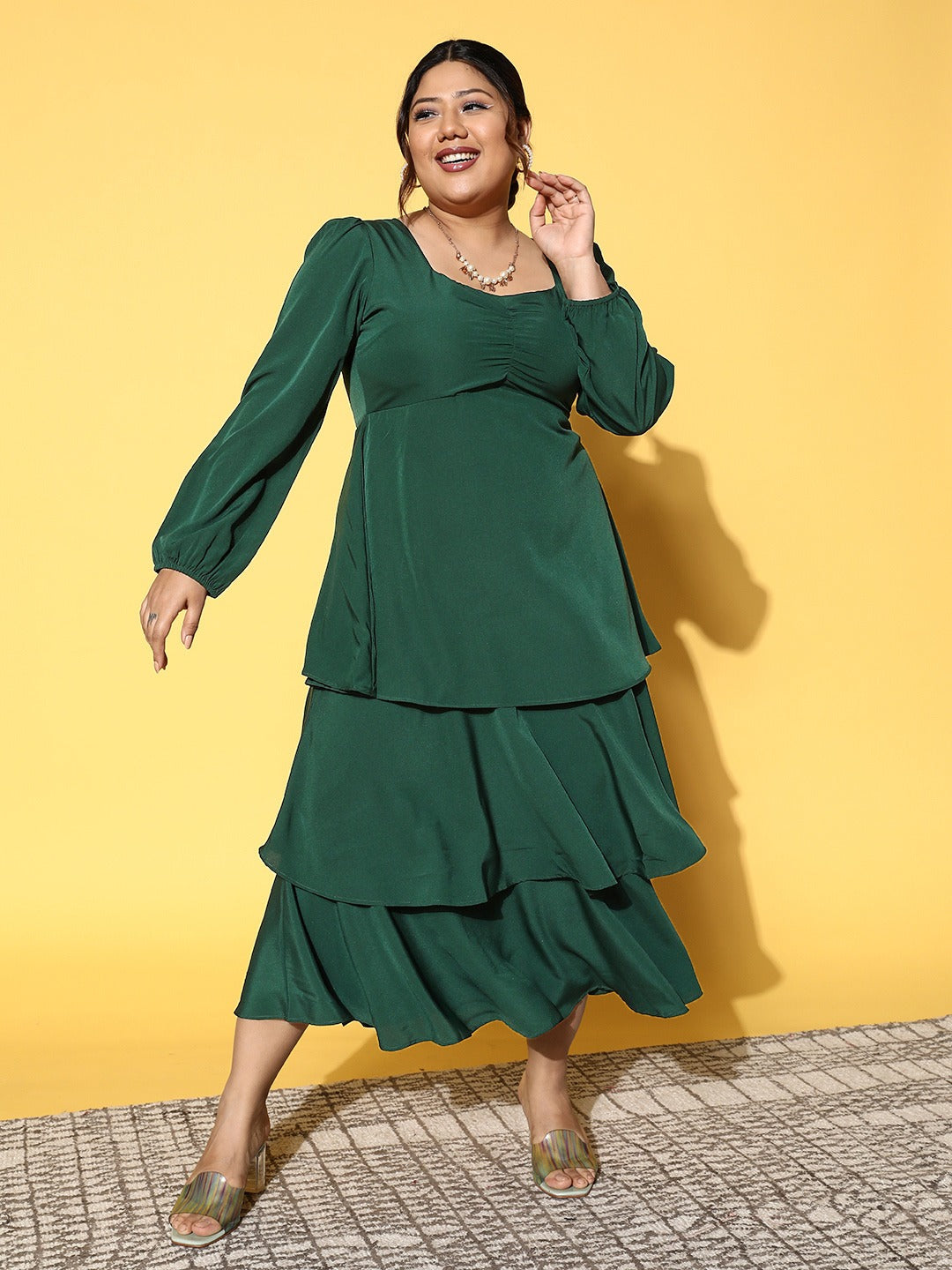 Women Plus Size Solid Green Sweetheart Neck Crepe Flounce Hem Layered A-Line Midi Dress - Berrylush Women Plus Size Solid Green Sweetheart Neck Crepe Flounce Hem Layered A-Line Midi Dress - Berrylush