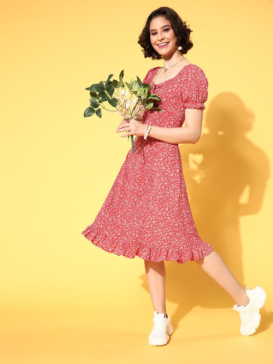 Berrylush Women Red White Floral Printed Sweetheart Neck Crepe Ruffl