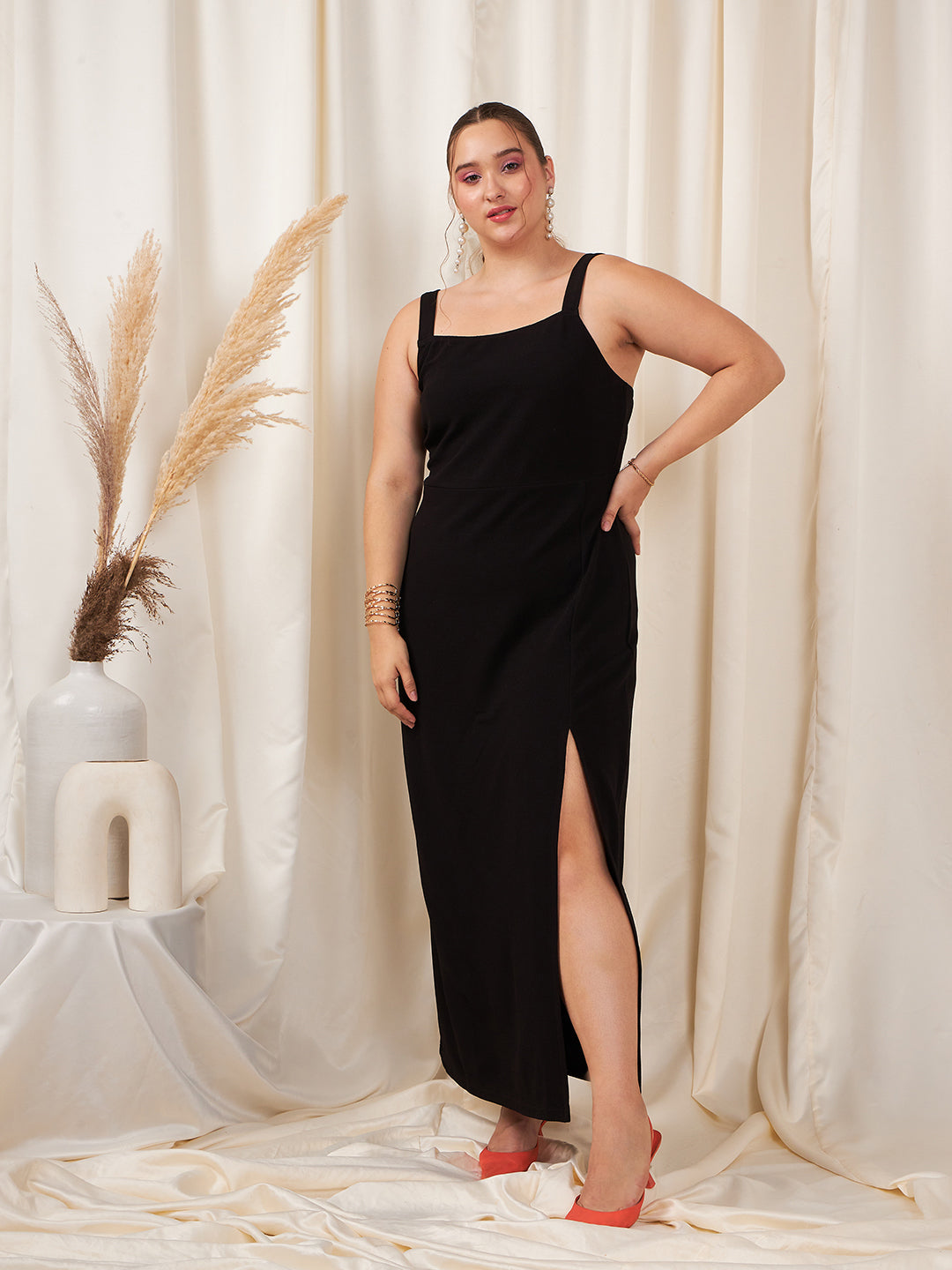 Women Plus Size Solid Black Square Neck Sleeveless Straight Hem