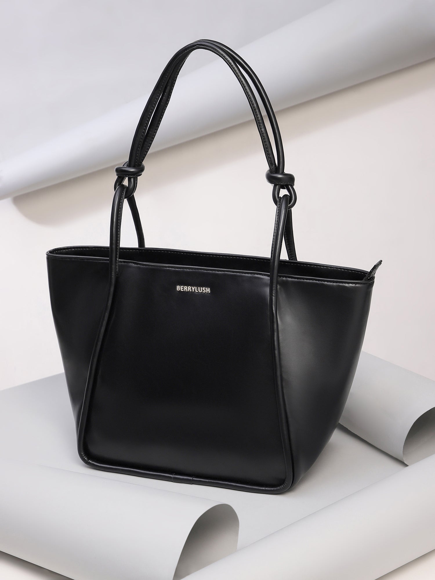 Women Solid Black Synthetic Leather Zipper-Up Knot Oversized Tote
