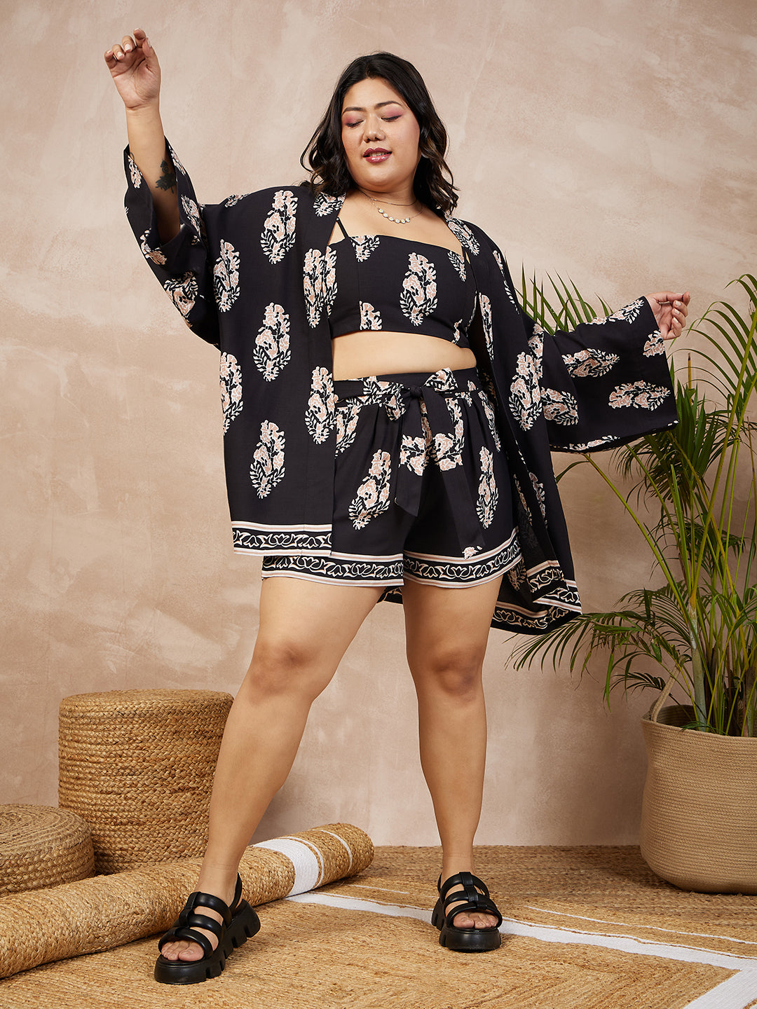 Women Plus Size Black White Paisley Printed Square Neck Crop Top