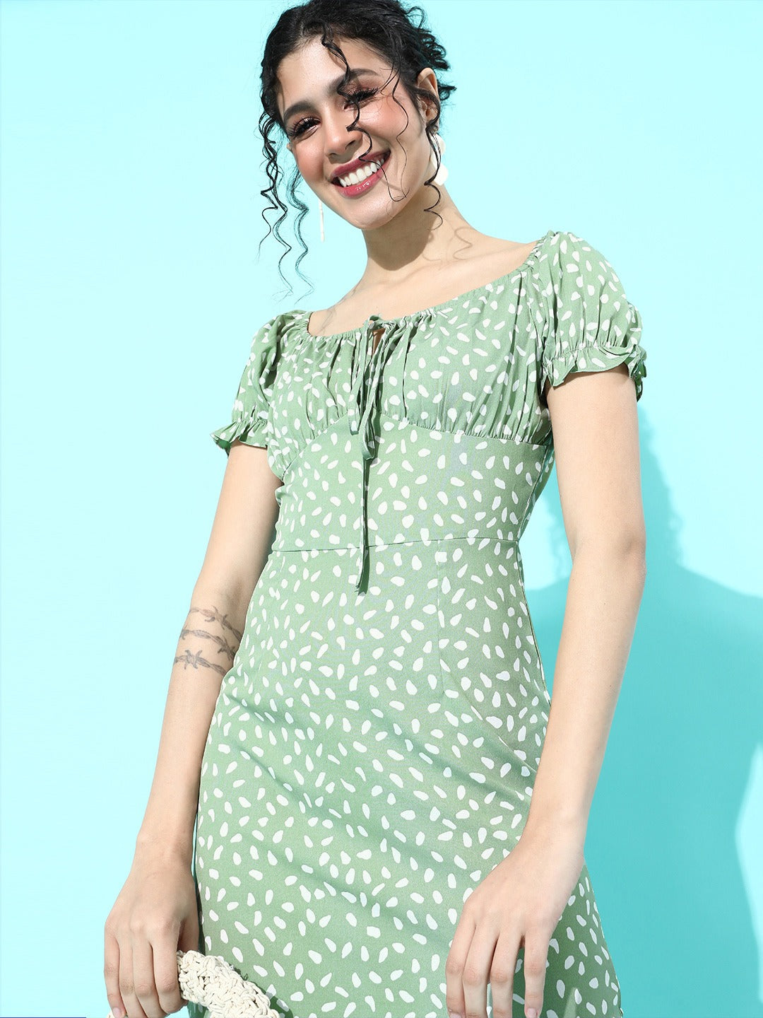 Women Green & White Floral Tie-Up Neck Bodycon Mini Dress - Berrylush Women Green & White Floral Tie-Up Neck Bodycon Mini Dress - Berrylush