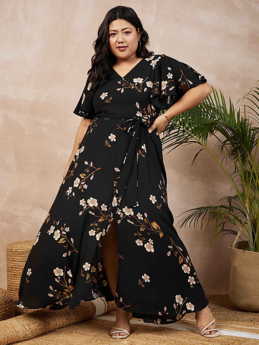 Women Plus Size Black White Floral Printed V-Neck Tie-Up Flutter