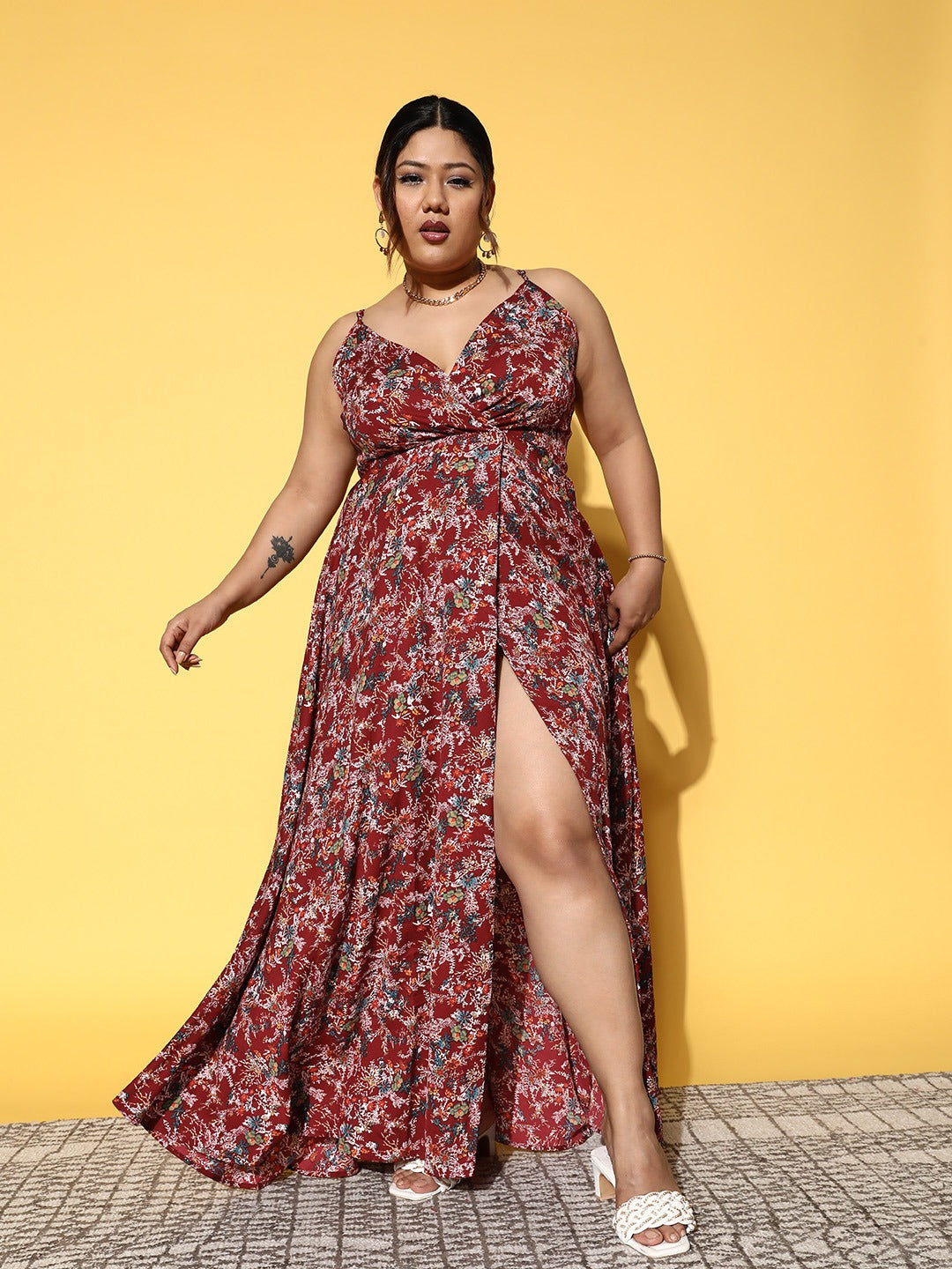 Women Plus Size Maroon White Floral Printed V-Neck Crepe Thigh-High Slit Flared Maxi Dress Berrylush