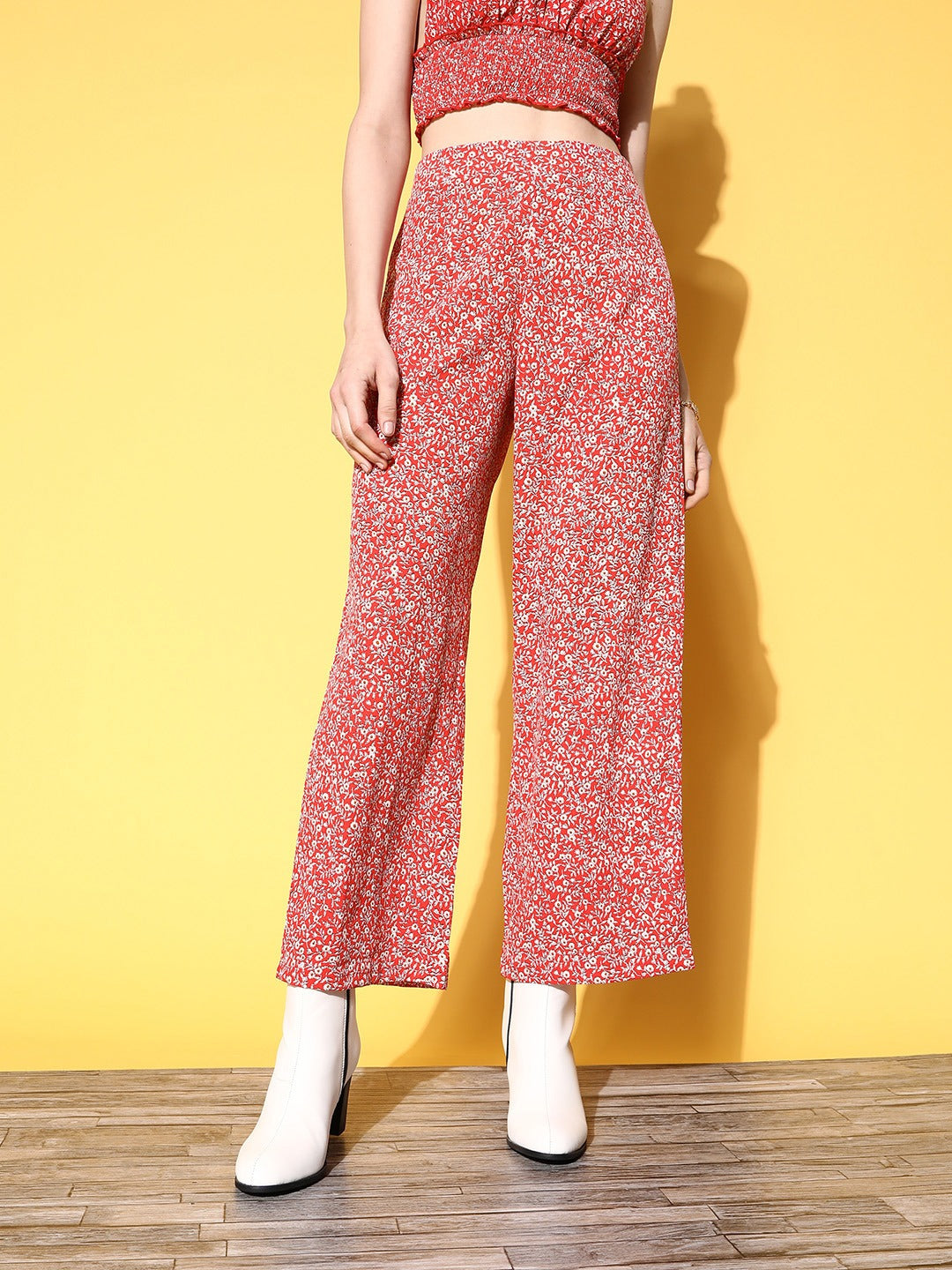 Women Red & White Floral Printed Loose Fit High-Rise Waist Relaxed