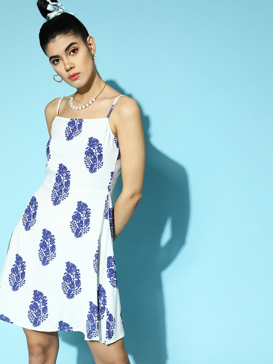 Berrylush Women White & Blue Paisley Printed Square Neck Sleeveless Co Berrylush Women White & Blue Paisley Printed Square Neck Sleeveless Co
