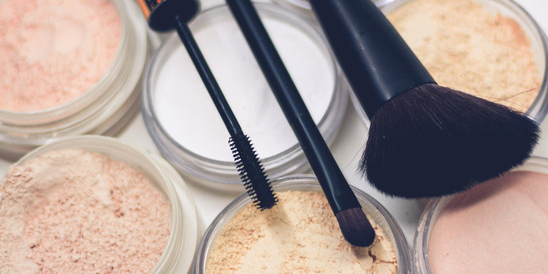 Essential Make-Up Items To Pack For Any Vacation/Trip