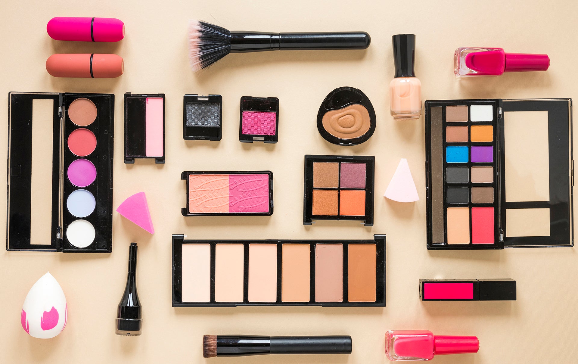 Essential Make-Up Items To Pack For Any Vacation/Trip