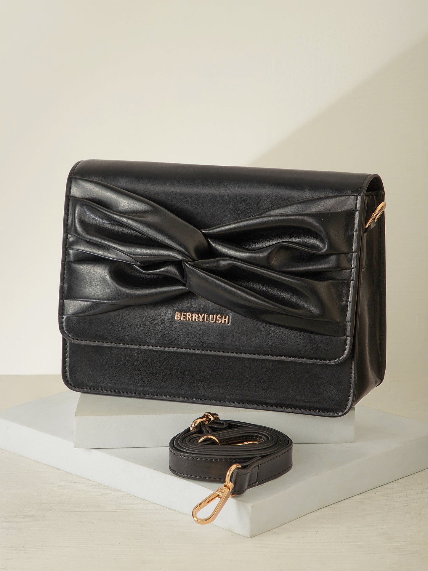 Berrylush Women Black Solid Smart Casual Regular Detachable Sling Bag