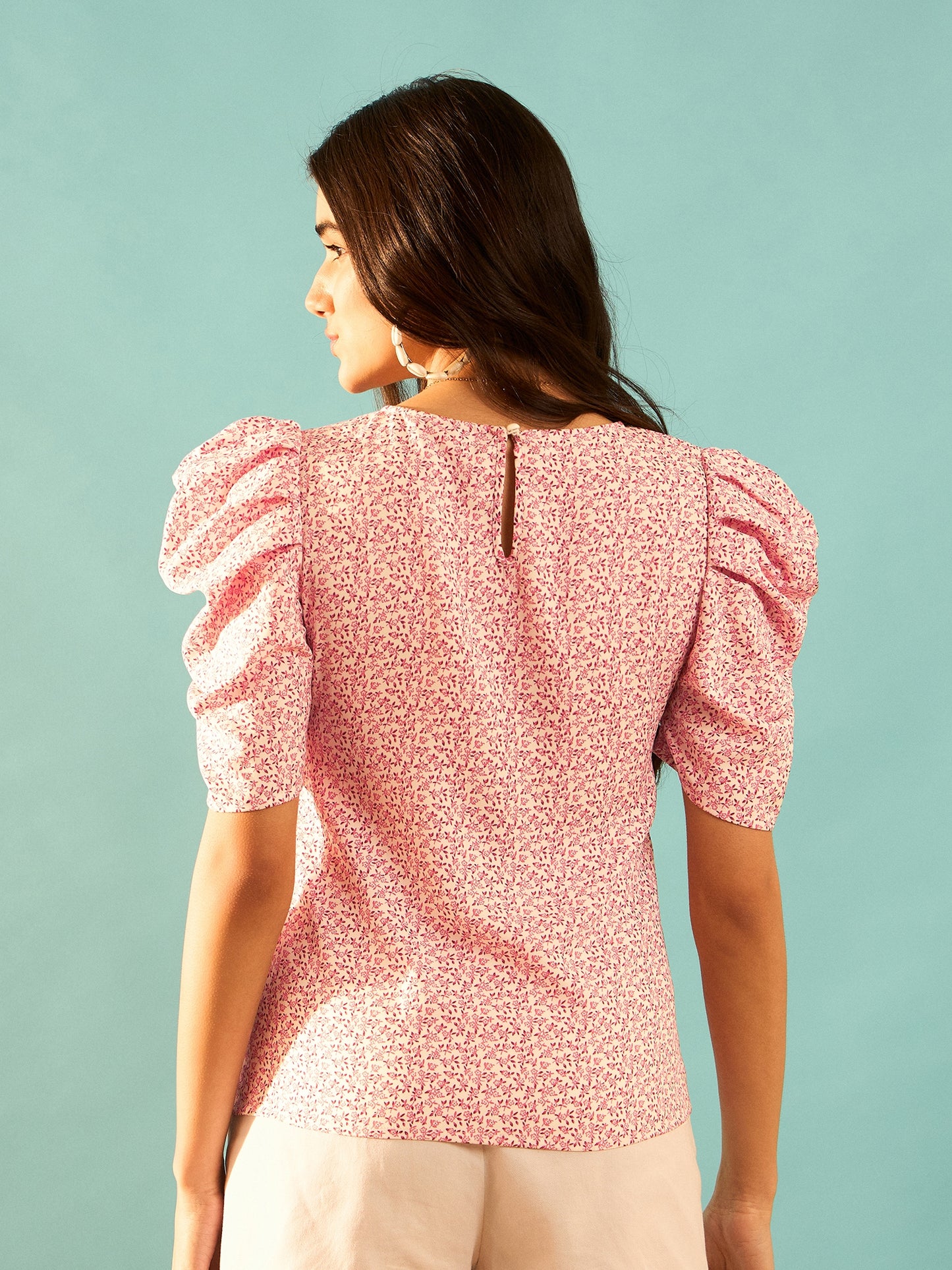 Berrylush Women Pink & White Floral Printed Round Neck Puff Sleeves Back Keyhole Pleated Regular Top