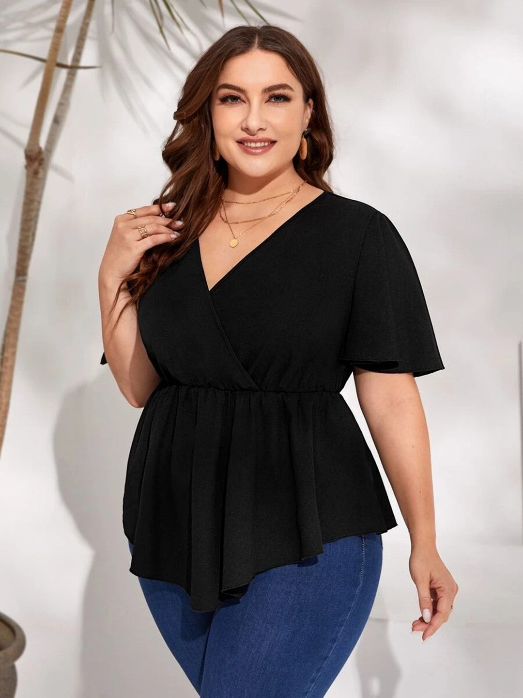 Berrylush Curve Women Black Solid V-Neck Short Sleeve Peplum Top
