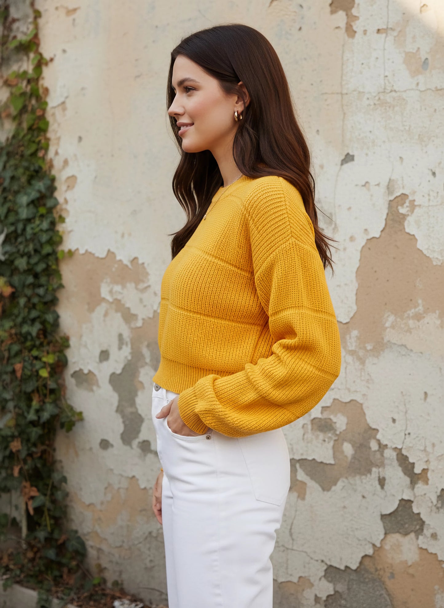 Berrylush Women Solid Yellow Round Neck Drop-Shoulder Sleeves Ribbed Hem Cropped Sweater