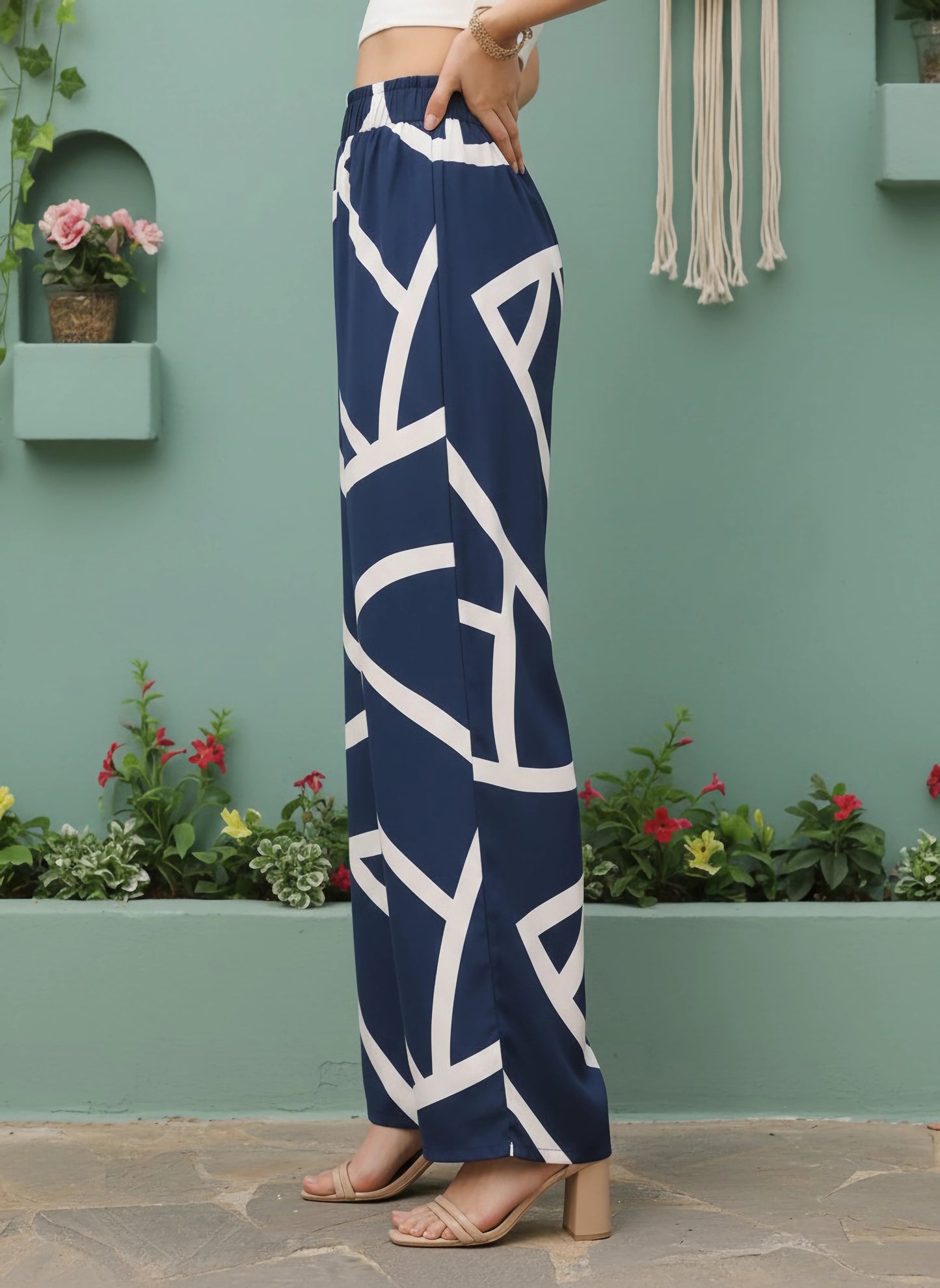 Berrylush Women Navy Blue & White Geometric Printed High-Rise Elastic Waist Pleated Trousers