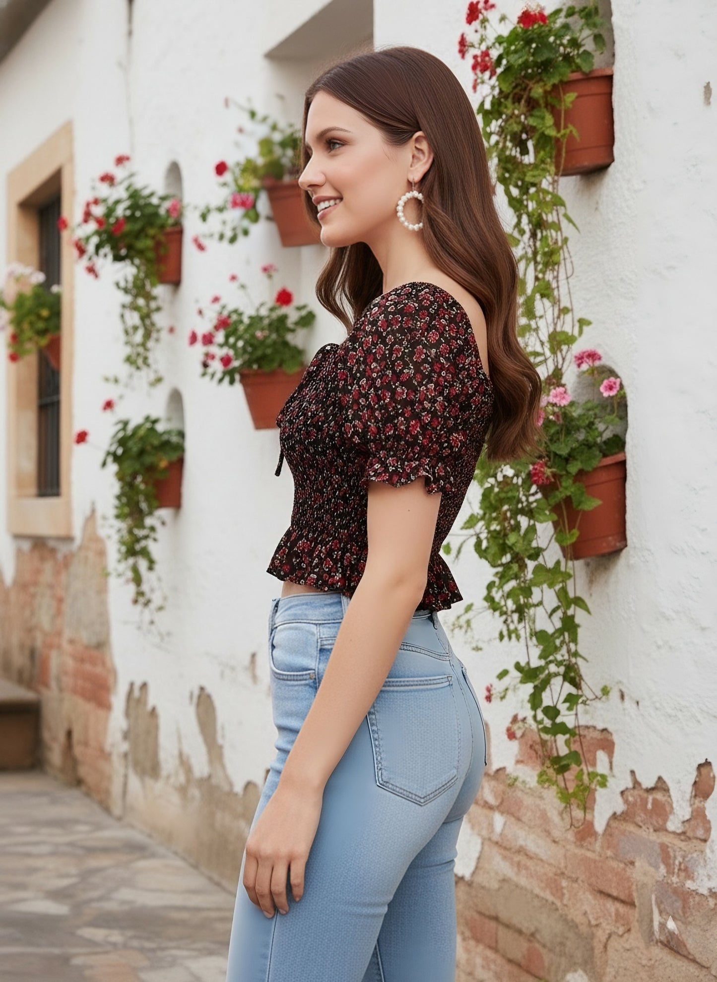 Berrylush Women Black Floral Print Smocked Crop Top