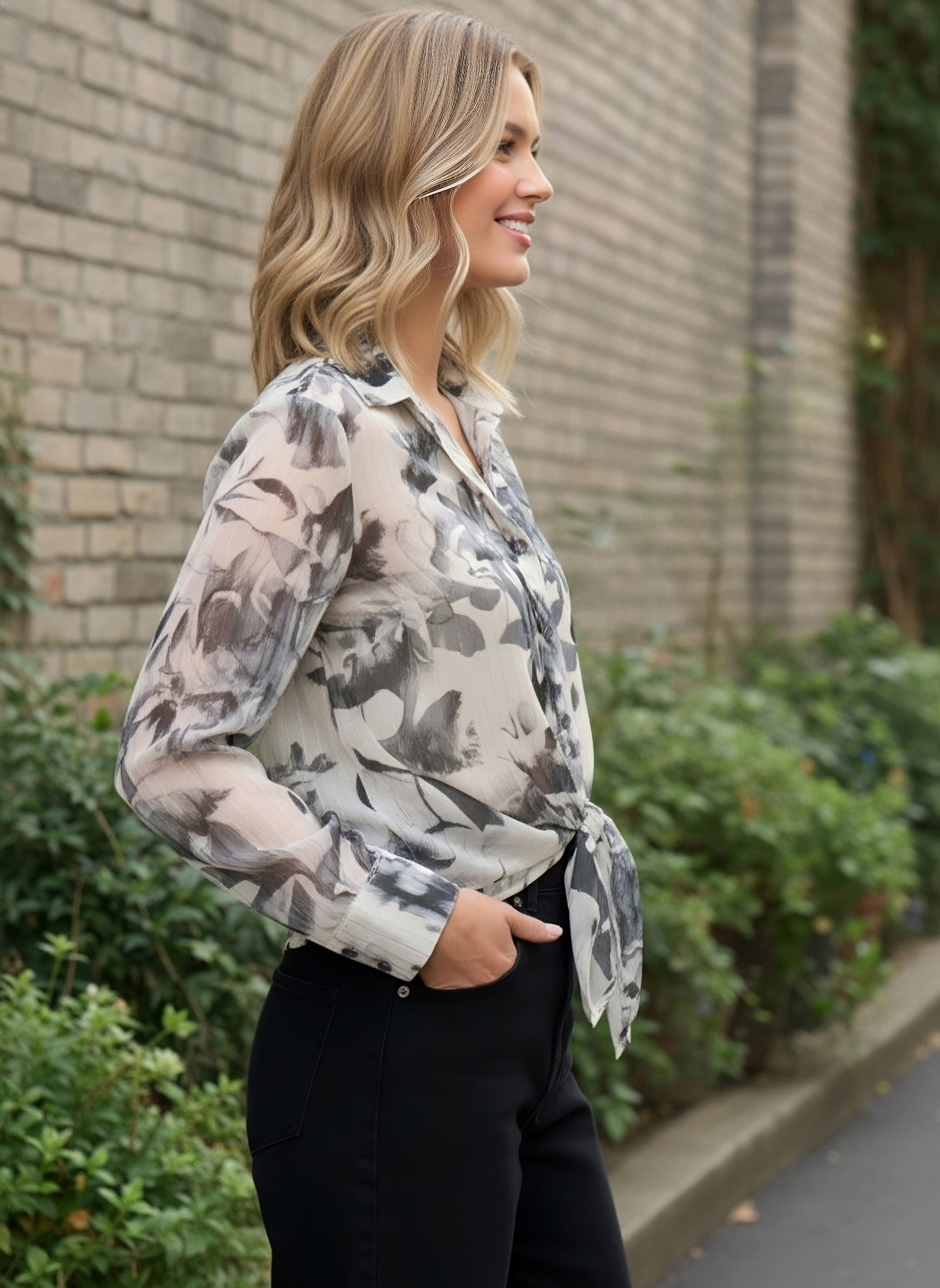 Berrylush Women Black Floral Print Spread Collar Long Sleeve Regular Shirt