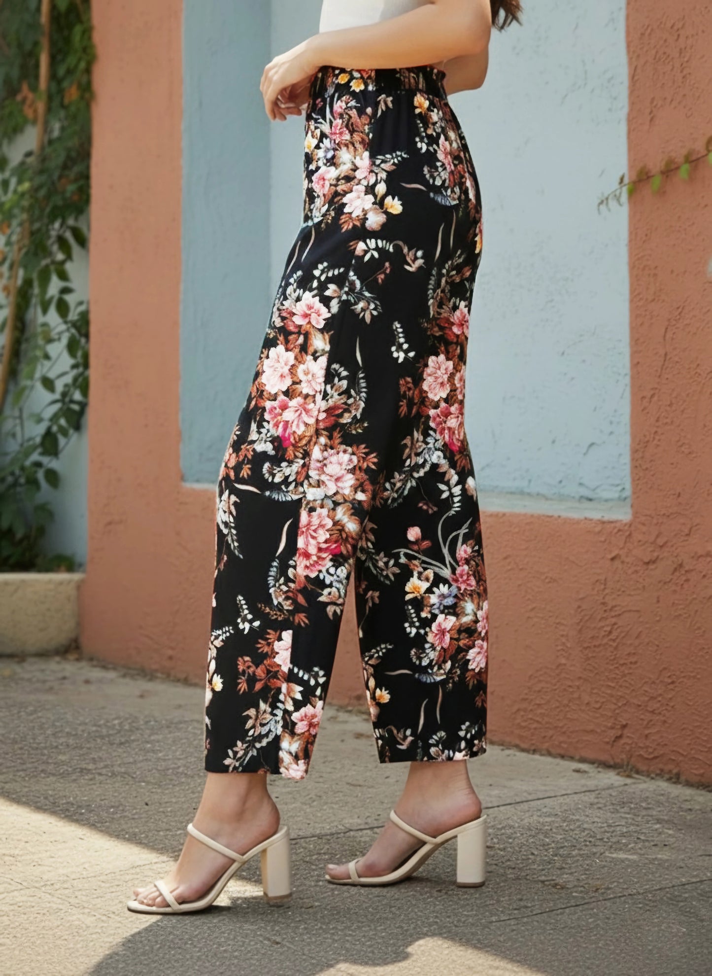 Berrylush Women Black & White Floral Printed High-Rise Elastic Waist Slip-On Regular Parallel Trousers