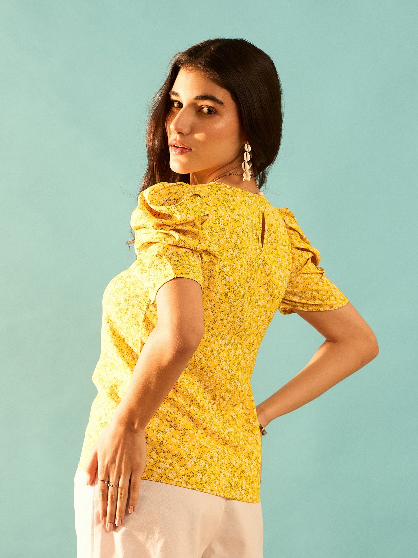 Berrylush Women Yellow & White Floral Printed Round Neck Puff Sleeves Back Keyhole Pleated Regular Top