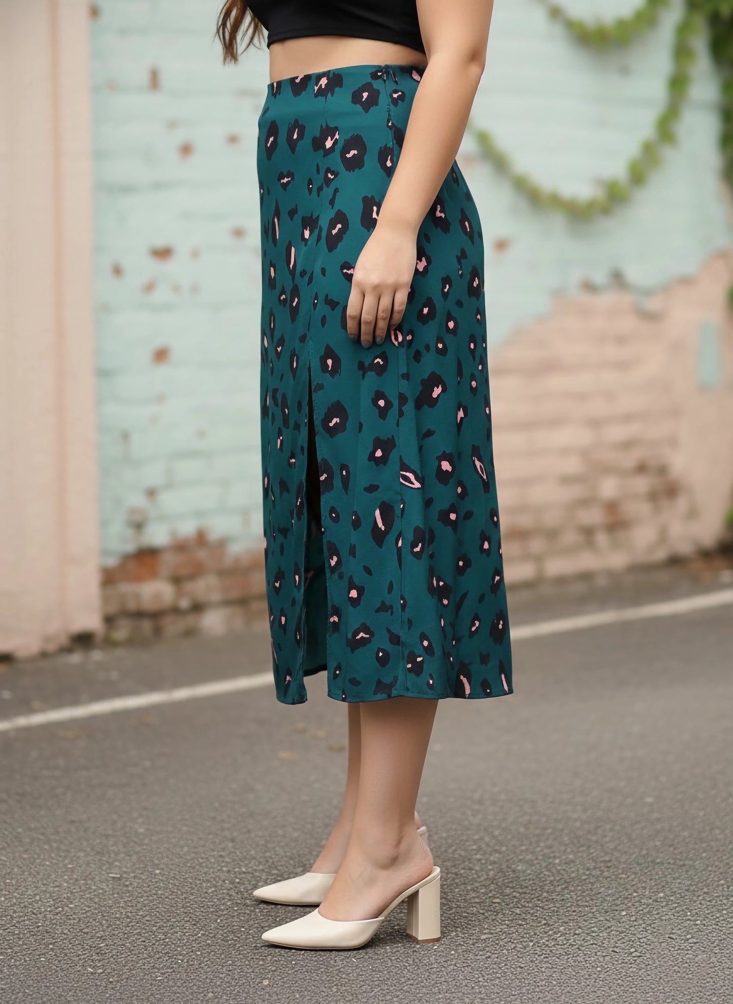 Berrylush Women Plus Size Green Animal Printed Thigh-High Slited A-Line Midi Roman Column Skirt