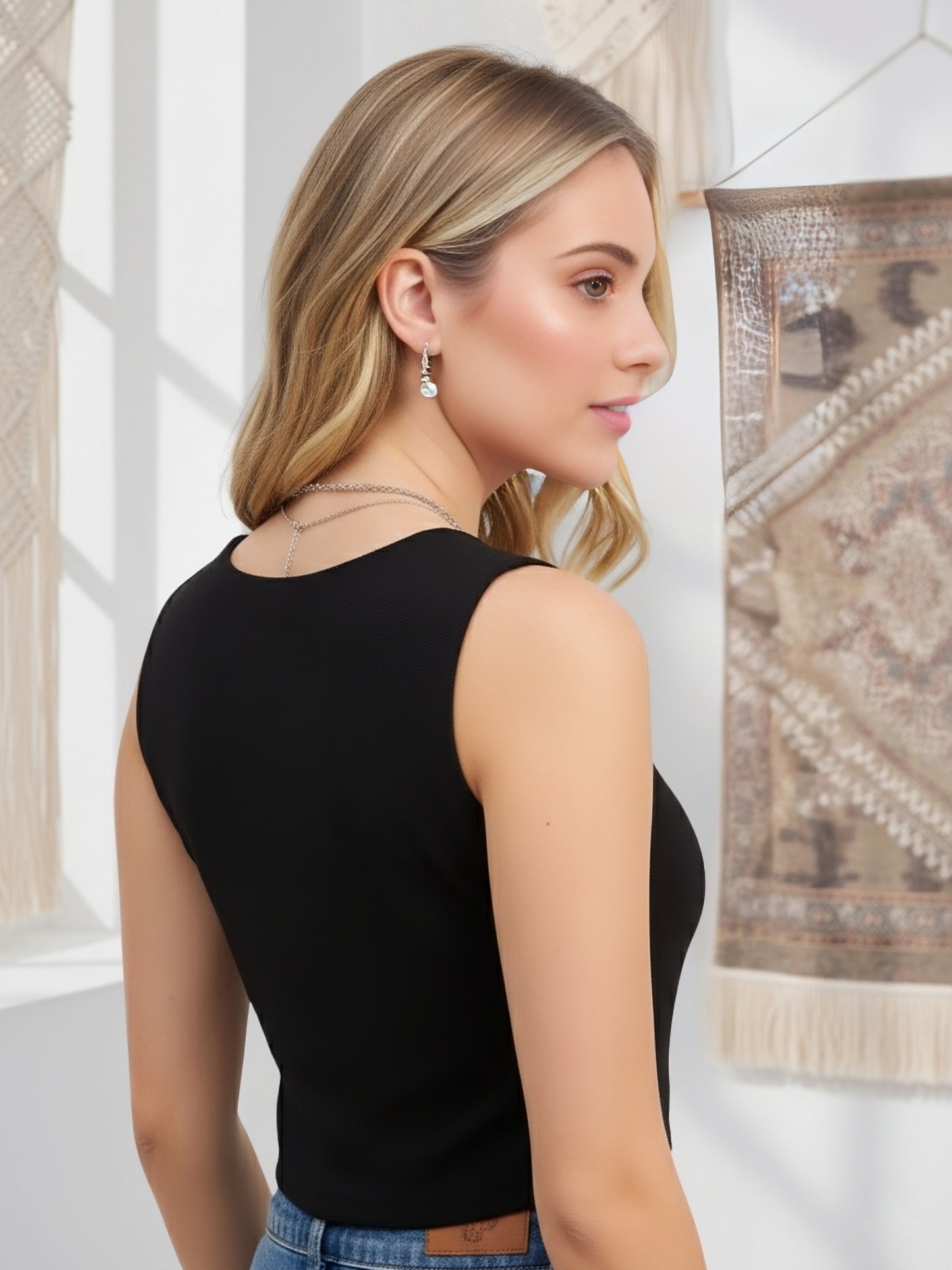 Berrylush Women Solid Black Square Neck Sleeveless Knitted Crop Tank Top