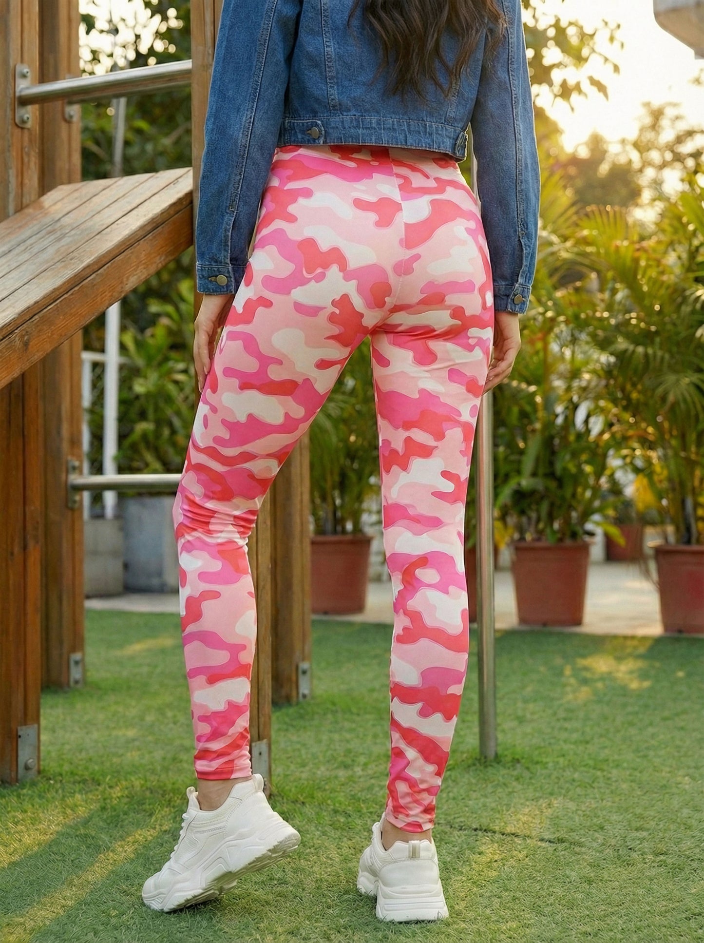 Berrylush Women Pink & White Abstract Printed Super Stretchy & High Waisted Sports Tights