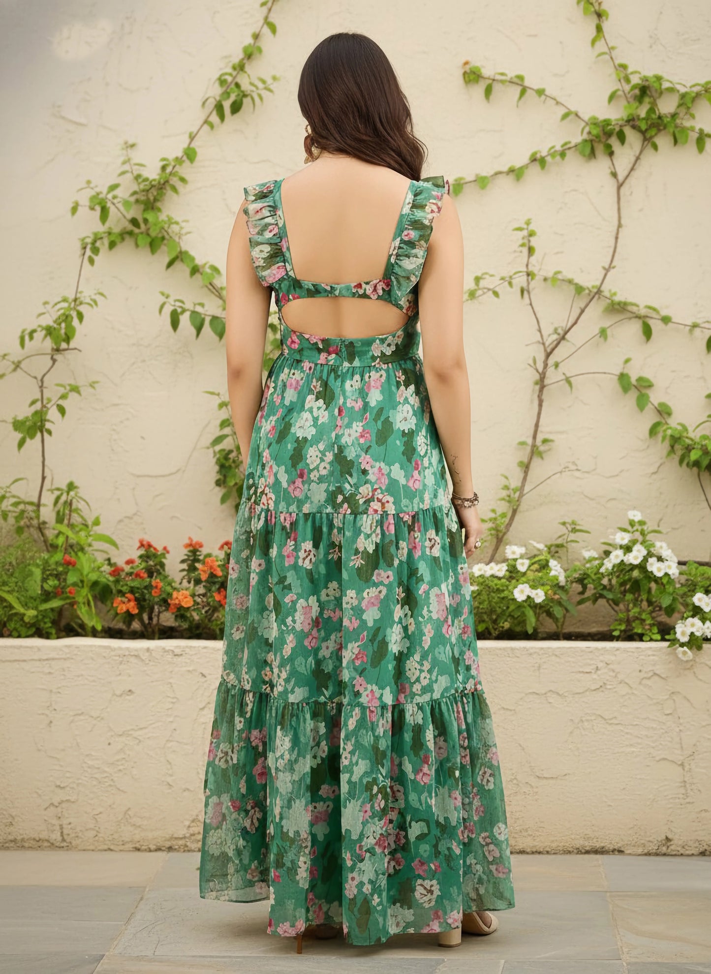 Green & Pink Floral Printed Sweetheart Neck Sleeveless Back Cutout Straight Hem Pleated Maxi Dress