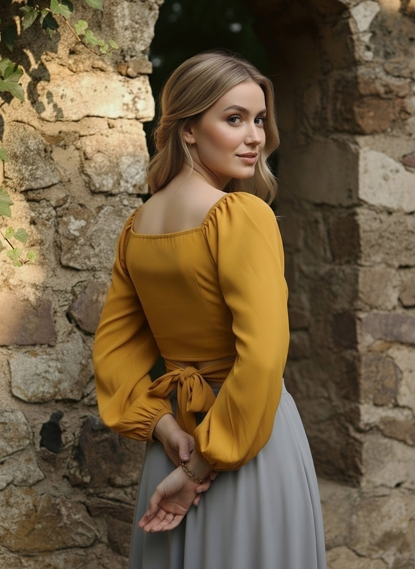 Berrylush Women Solid Mustard Yellow Sweetheart Neck Front Tie-Up Crepe Cropped Top