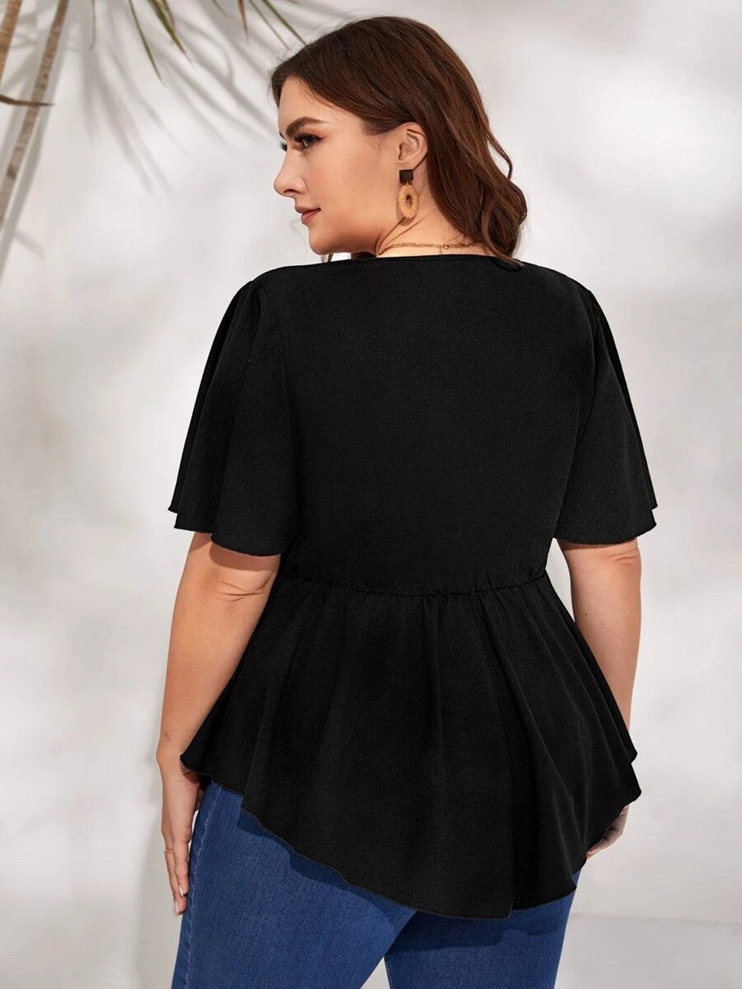 Berrylush Curve Women Black Solid V-Neck Short Sleeve Peplum Top