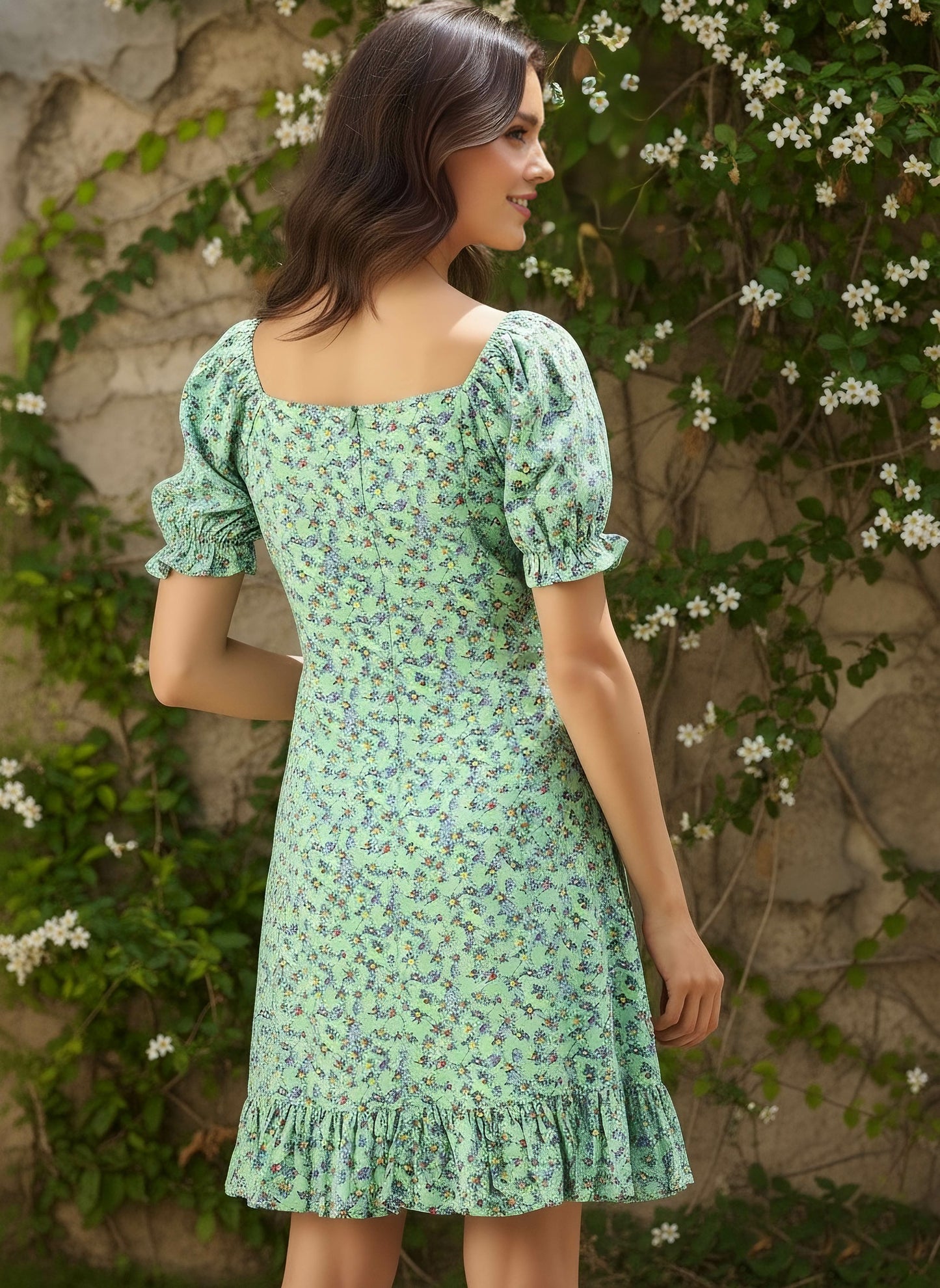 Berrylush Women Green Floral Printed Square Neck Mini Dress