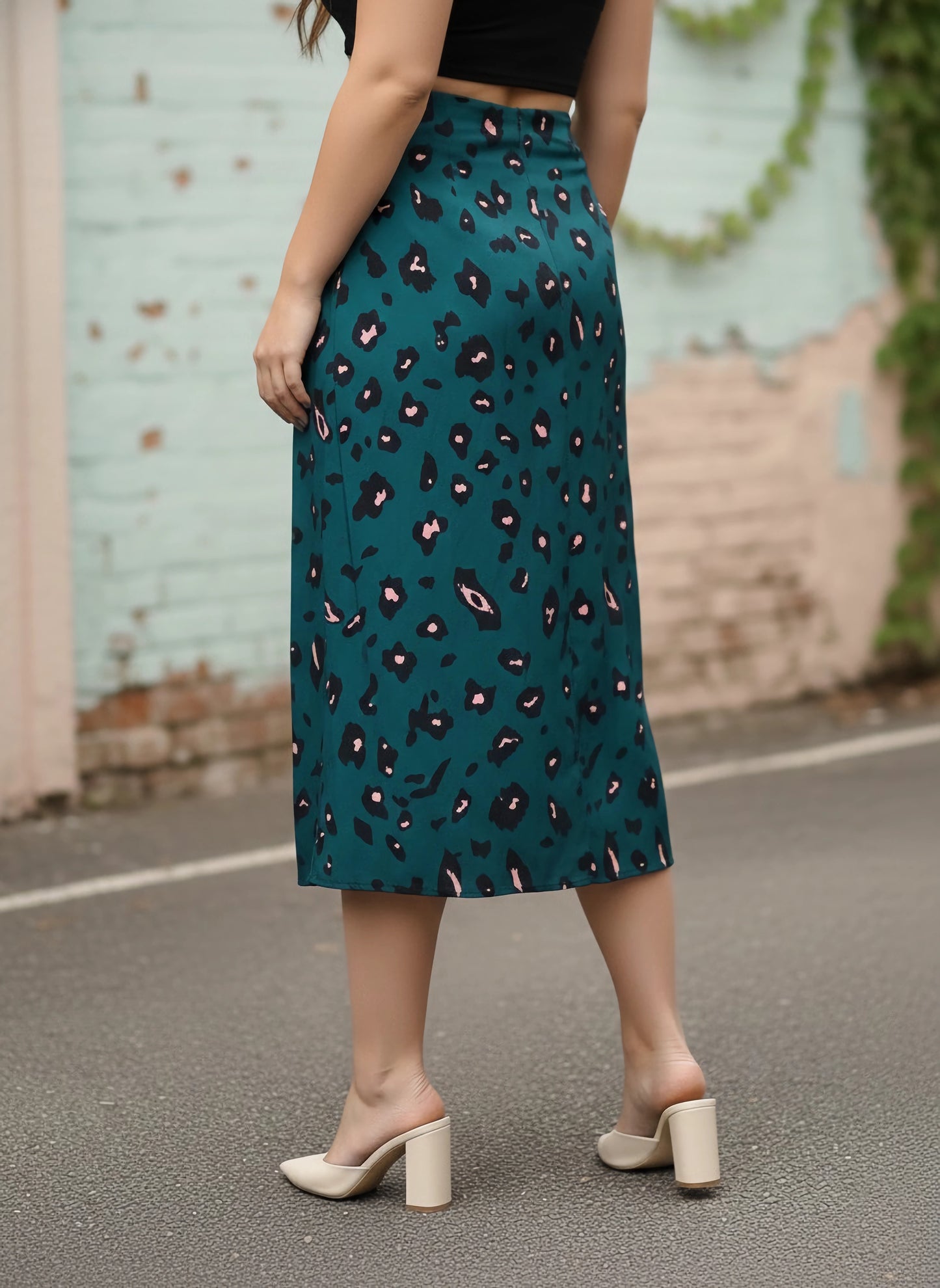 Berrylush Women Plus Size Green Animal Printed Thigh-High Slited A-Line Midi Roman Column Skirt