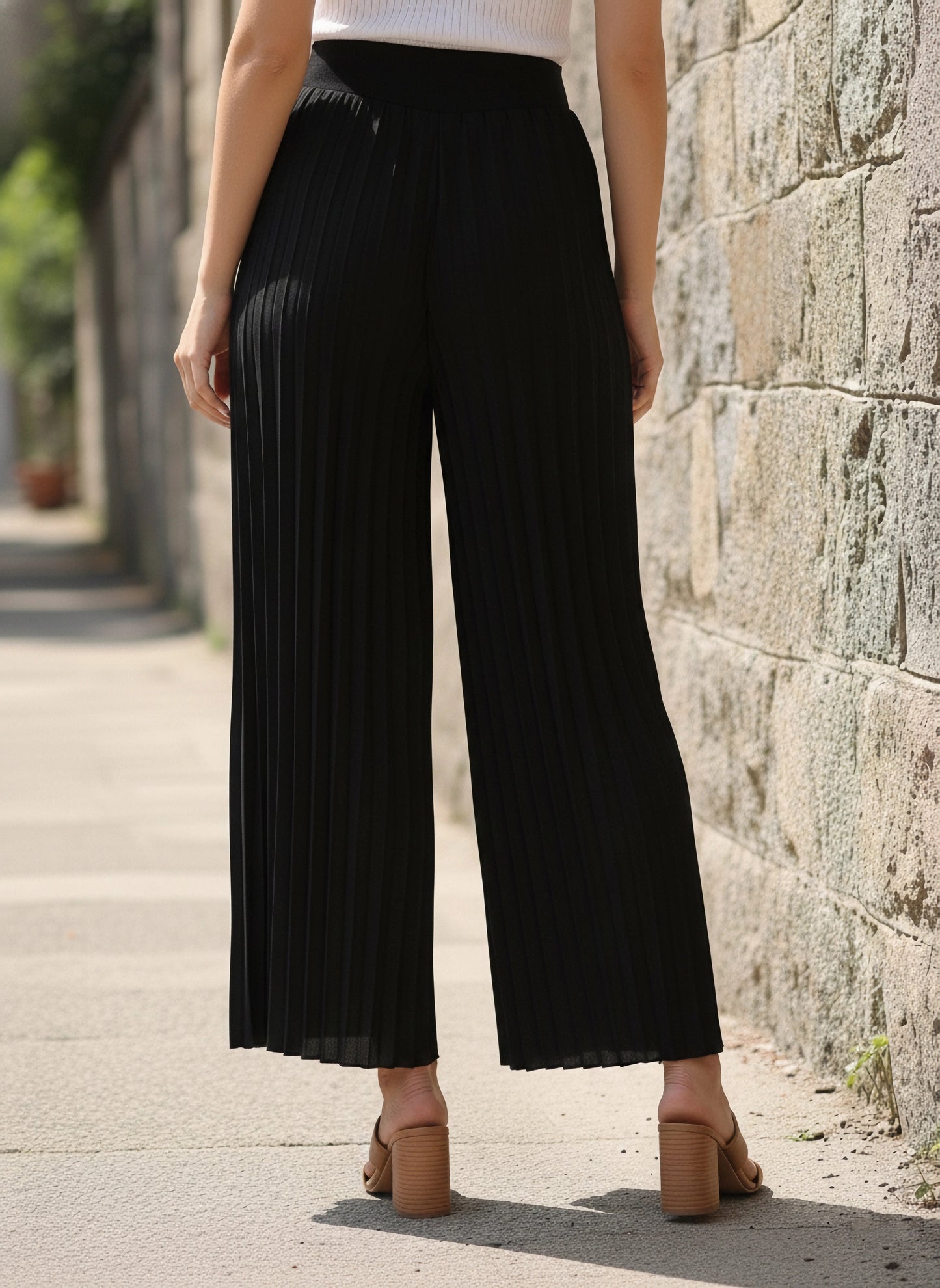 Berrylush Women Solid Black High-Rise Waist Slip-On Woven Pleated Regular Trousers