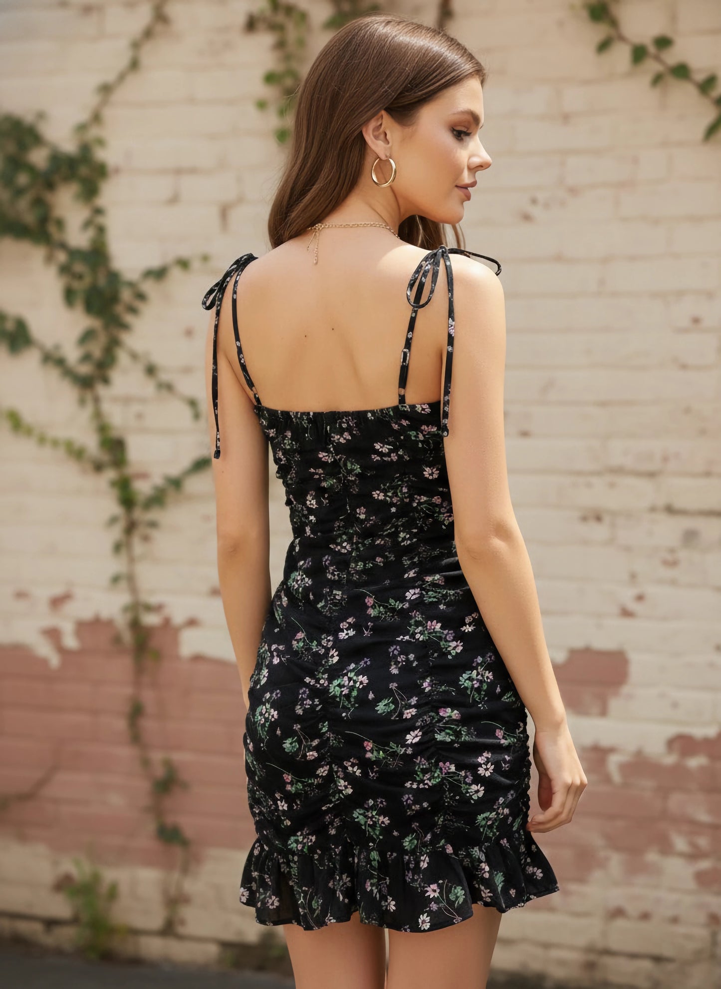 Berrylush Women Black Floral Print Ruched Bodycon Mini Dress