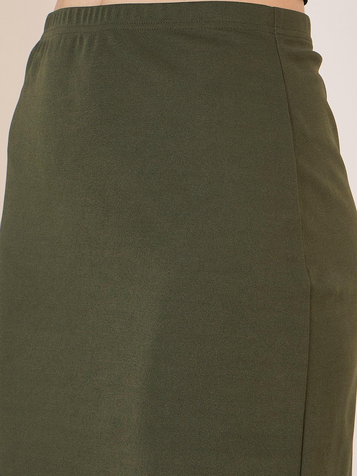 Berrylush Women Solid Olive Green High-Rise Elastic Waist Slip-On Straight Hem Knitted Pencil Mini Skirt