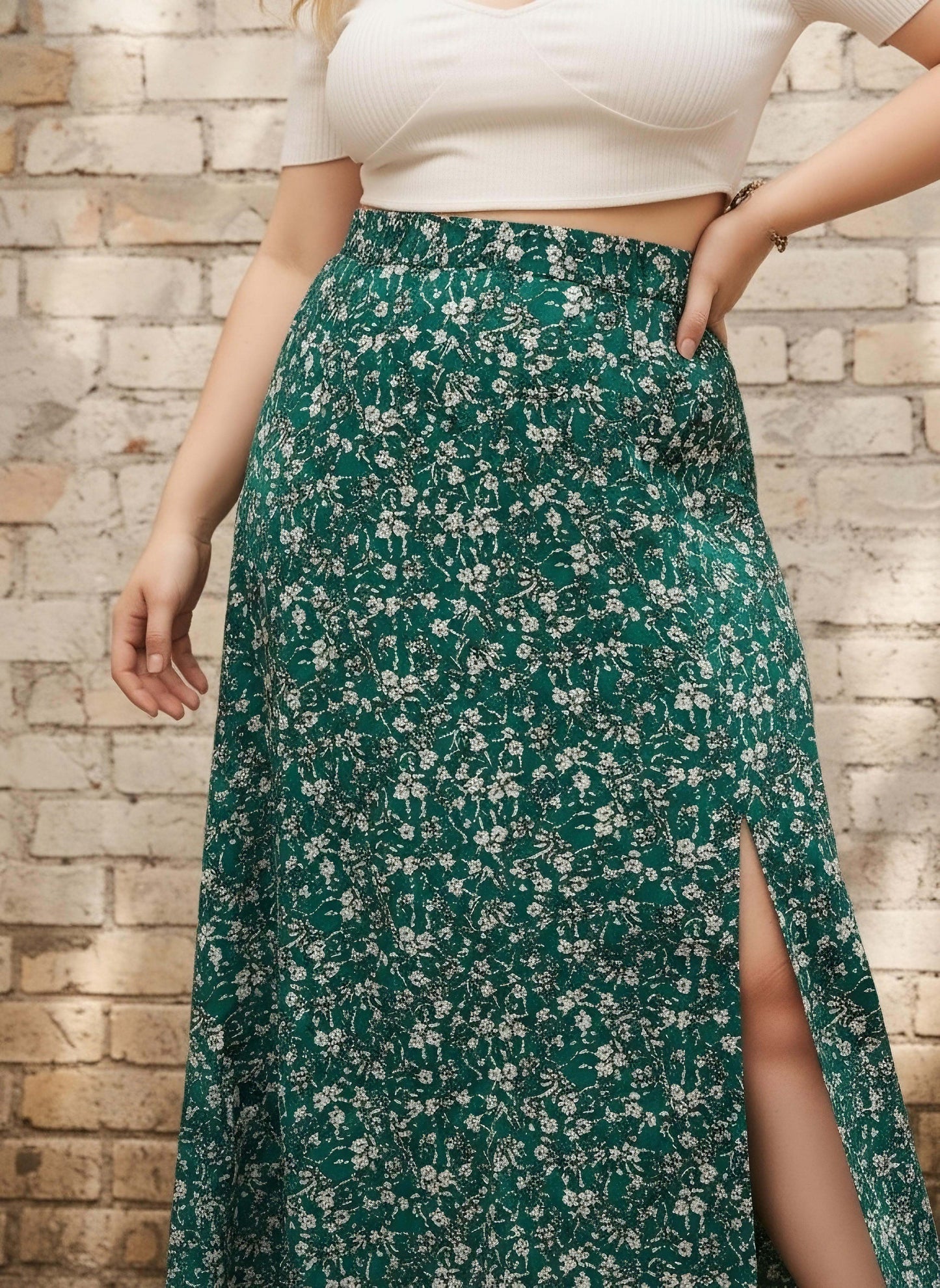 Berrylush Curve Women Green Floral Print High-Rise Side Slit Flared Maxi Skirt