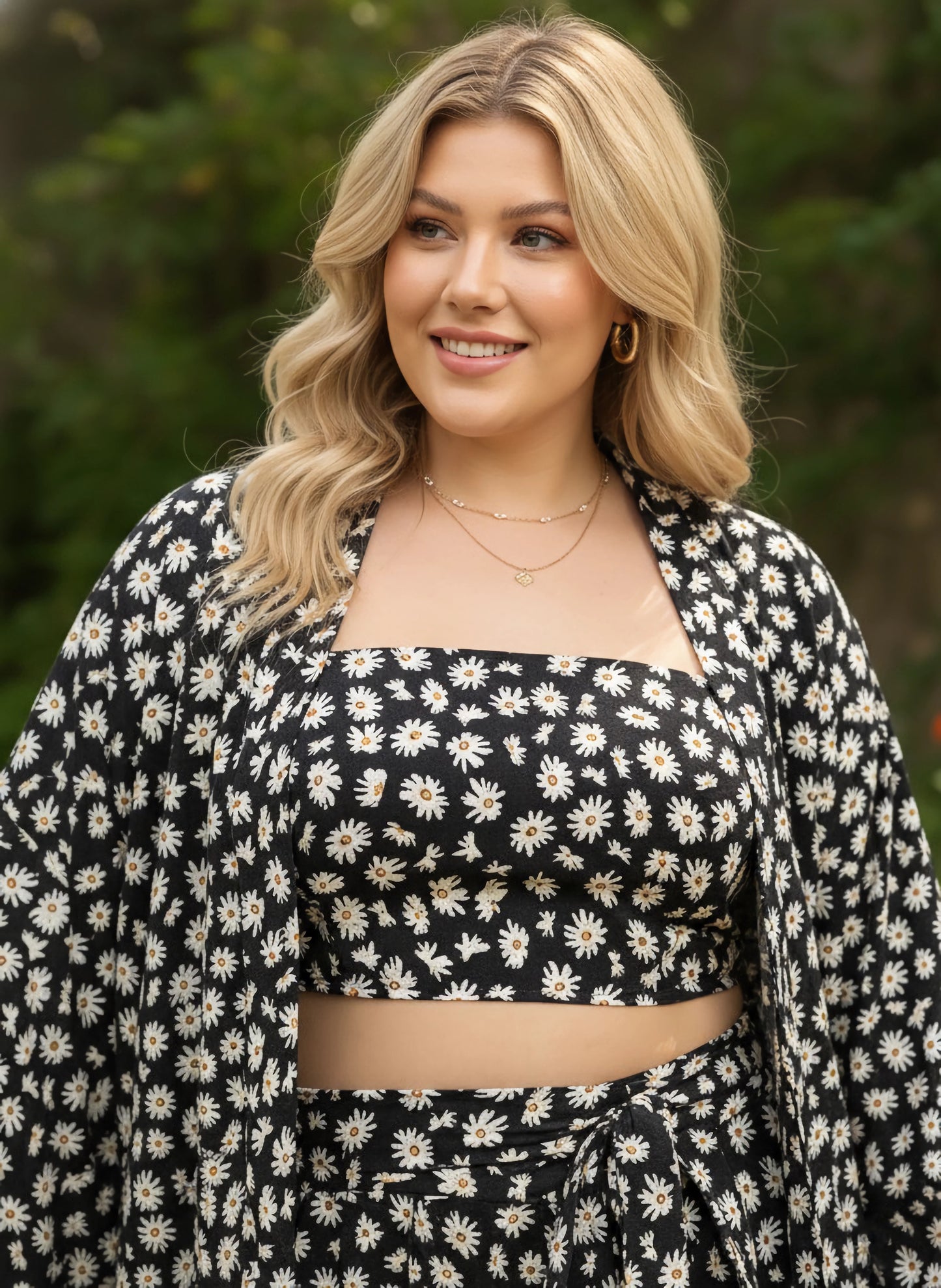 Berrylush Curve Women Black & White Floral Printed Square Neck Crop Top & Tie-Up Front Shorts Co-Ord Set With Shrug