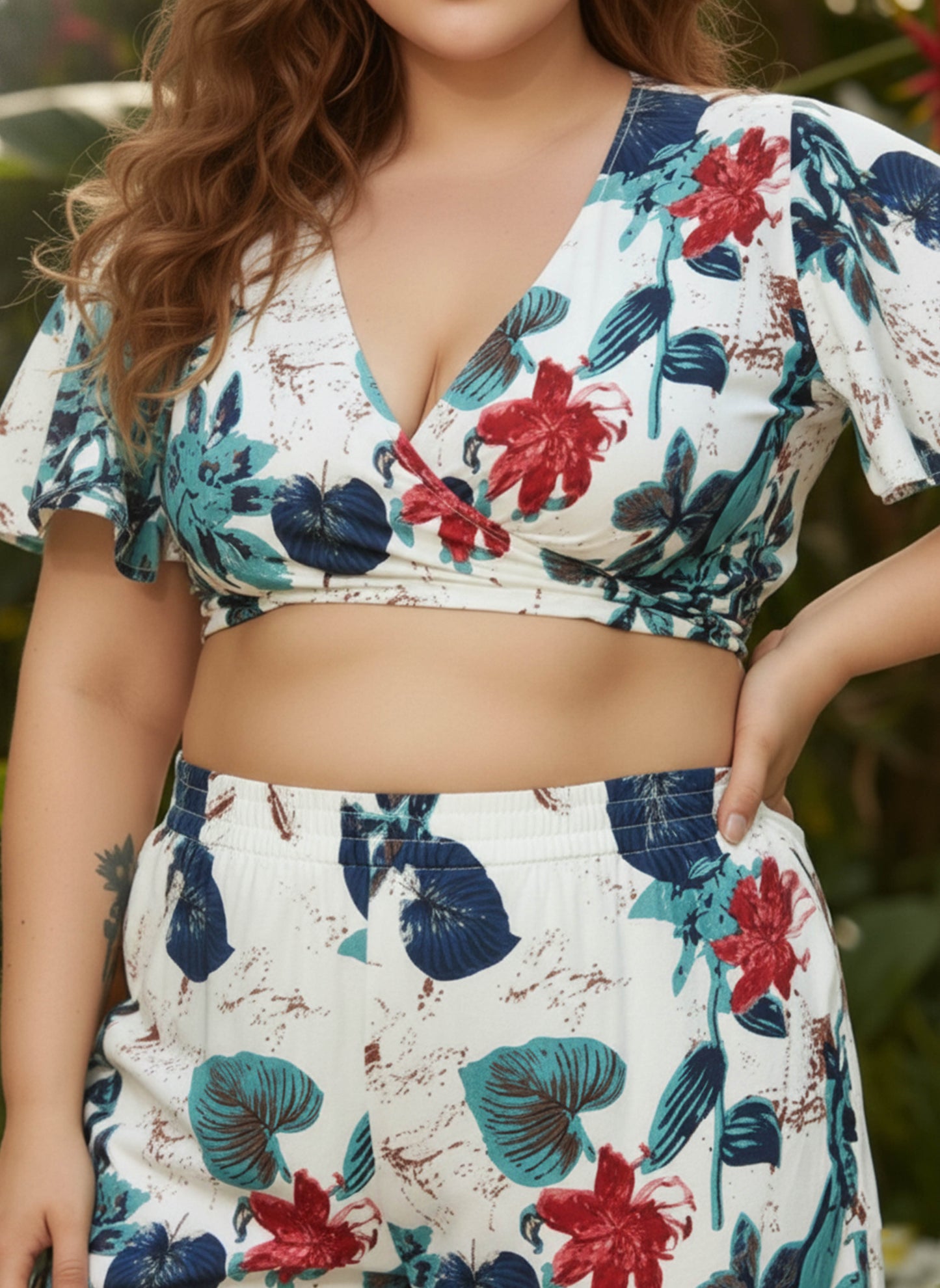 Berrylush Women Plus Size White & Blue Floral Printed V-Neck Back Tie-Up Crop Top & Slip-On Mini Shorts Co-Ord Set