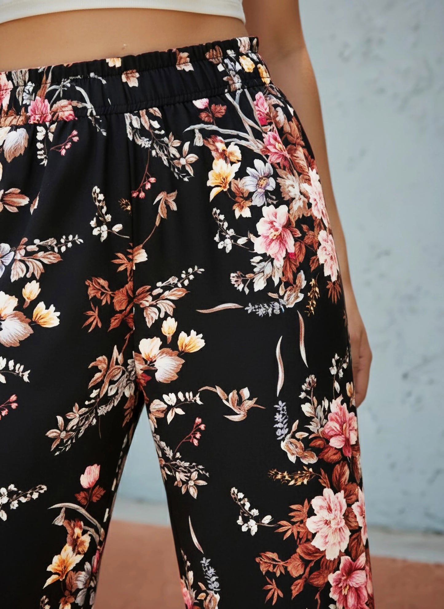 Berrylush Women Black & White Floral Printed High-Rise Elastic Waist Slip-On Regular Parallel Trousers