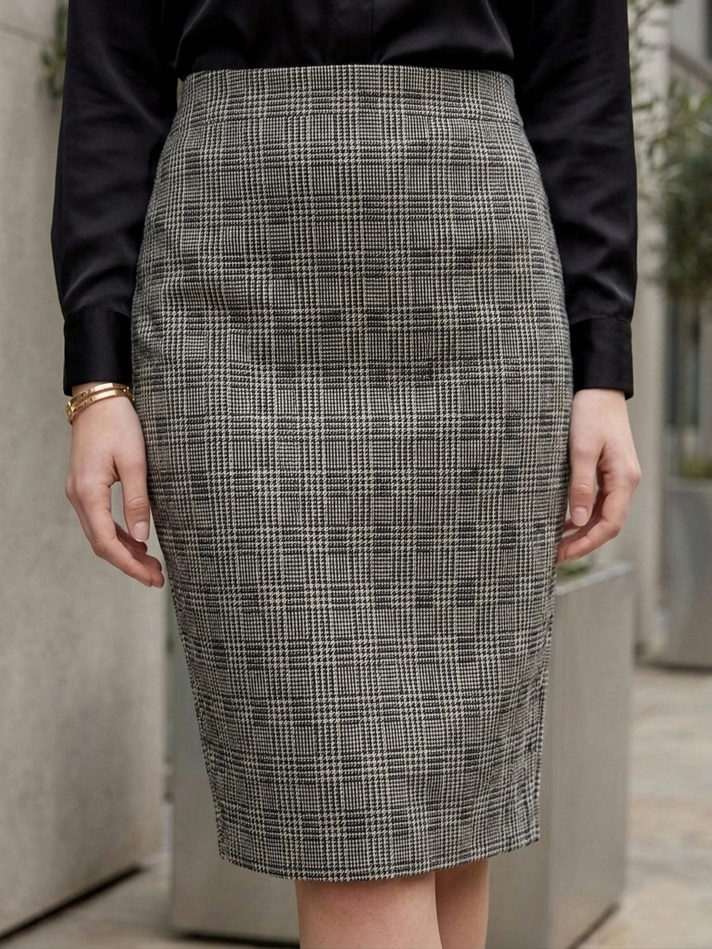 BIZwear Black & White Checked Print High-Rise Waist Slip-On Straight Hem Knitted Pencil Midi Skirt