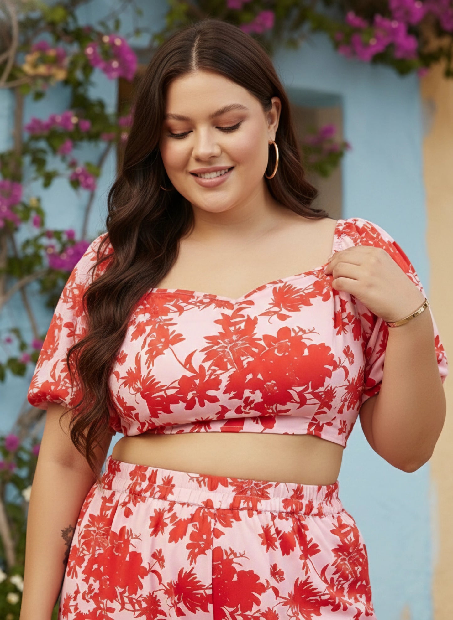 Plus Size Pink & Red Floral Printed Sweetheart Neck Slip-On Cropped Top & Elastic Waist Mini Shorts Co-Ord SetCurve Floral Print Off Shoulder Crop Top & Shorts