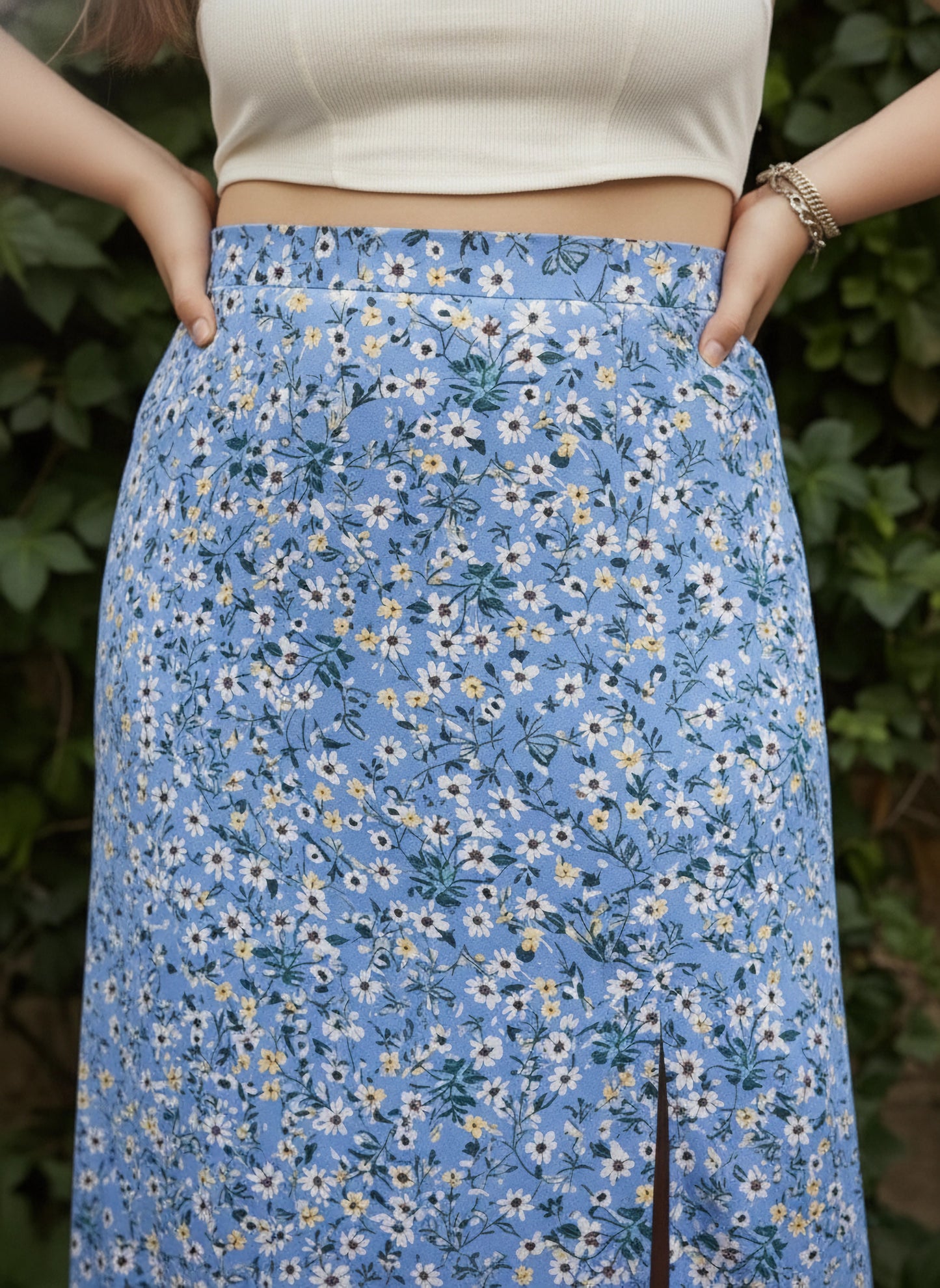 Berrylush Curve Women Blue Floral Print High-Rise A-Line Maxi Skirt