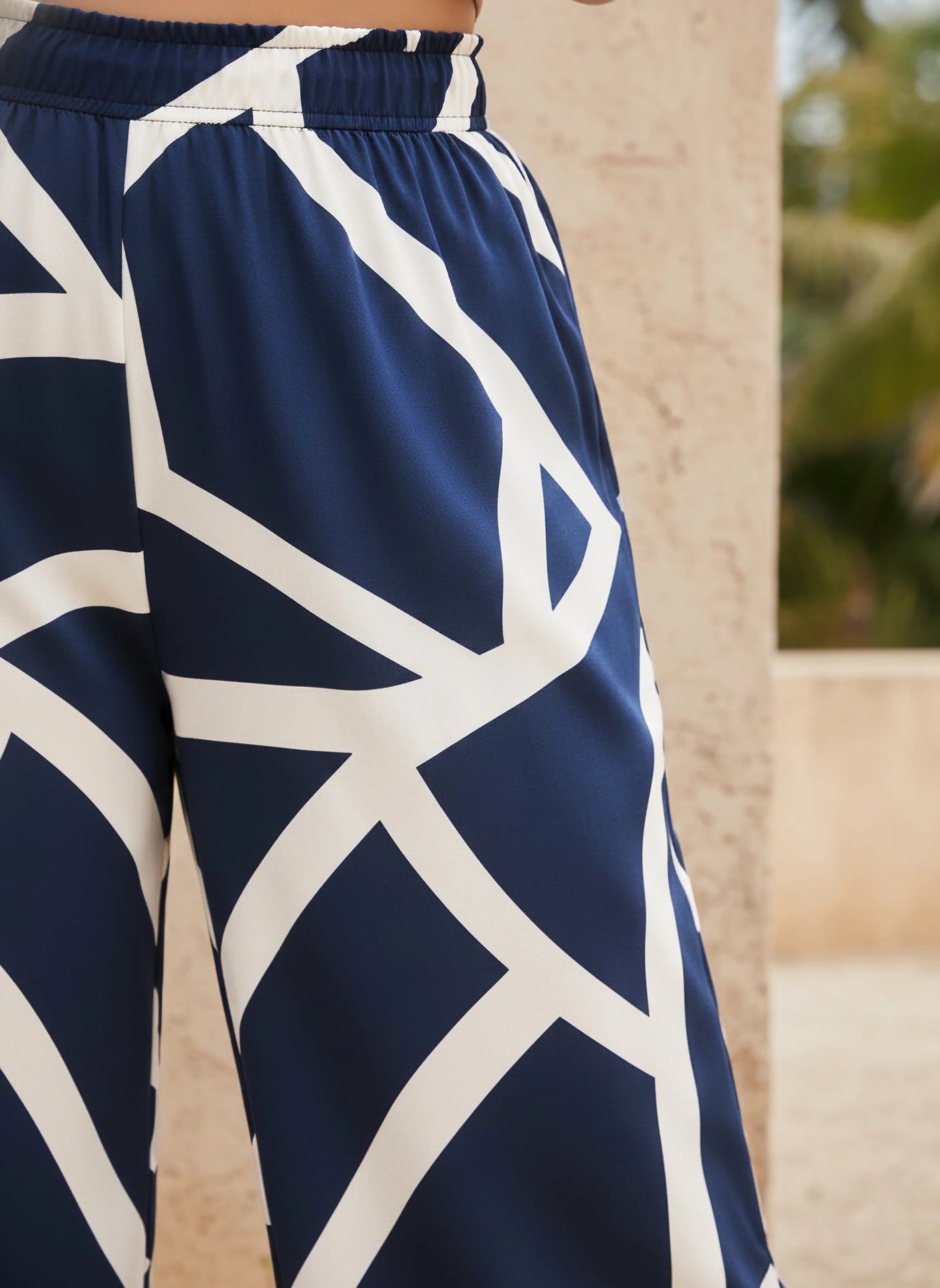 Berrylush Curve Women Navy Blue & White Geometric Printed High-Rise Elastic Waist Slip-On Pleated Regular Parallel Trousers