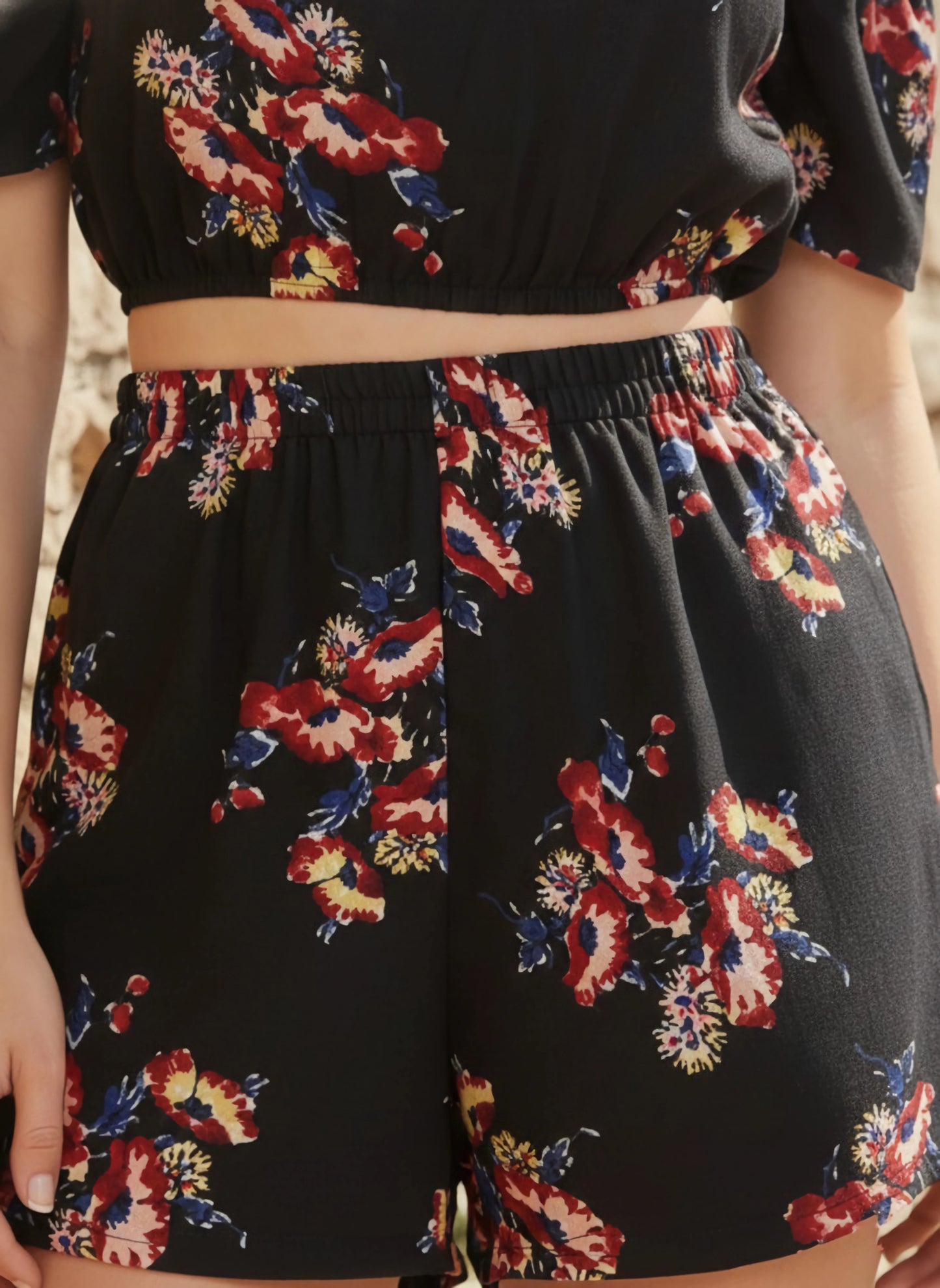Berrylush Women Black Floral Printed Off-the-Shoulder Crop Top & Shorts Jumpsuit