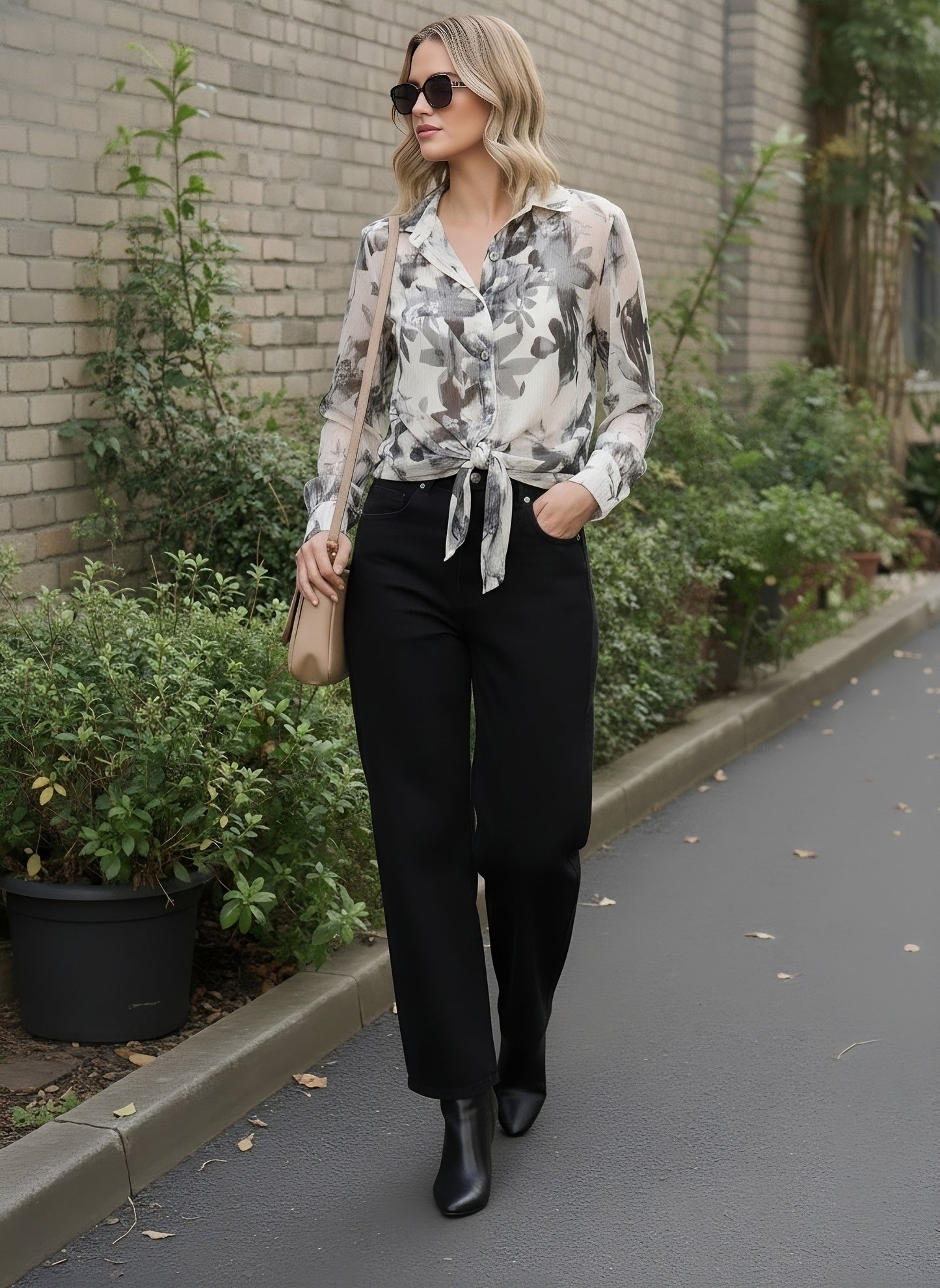 Berrylush Women Black Floral Print Spread Collar Long Sleeve Regular Shirt