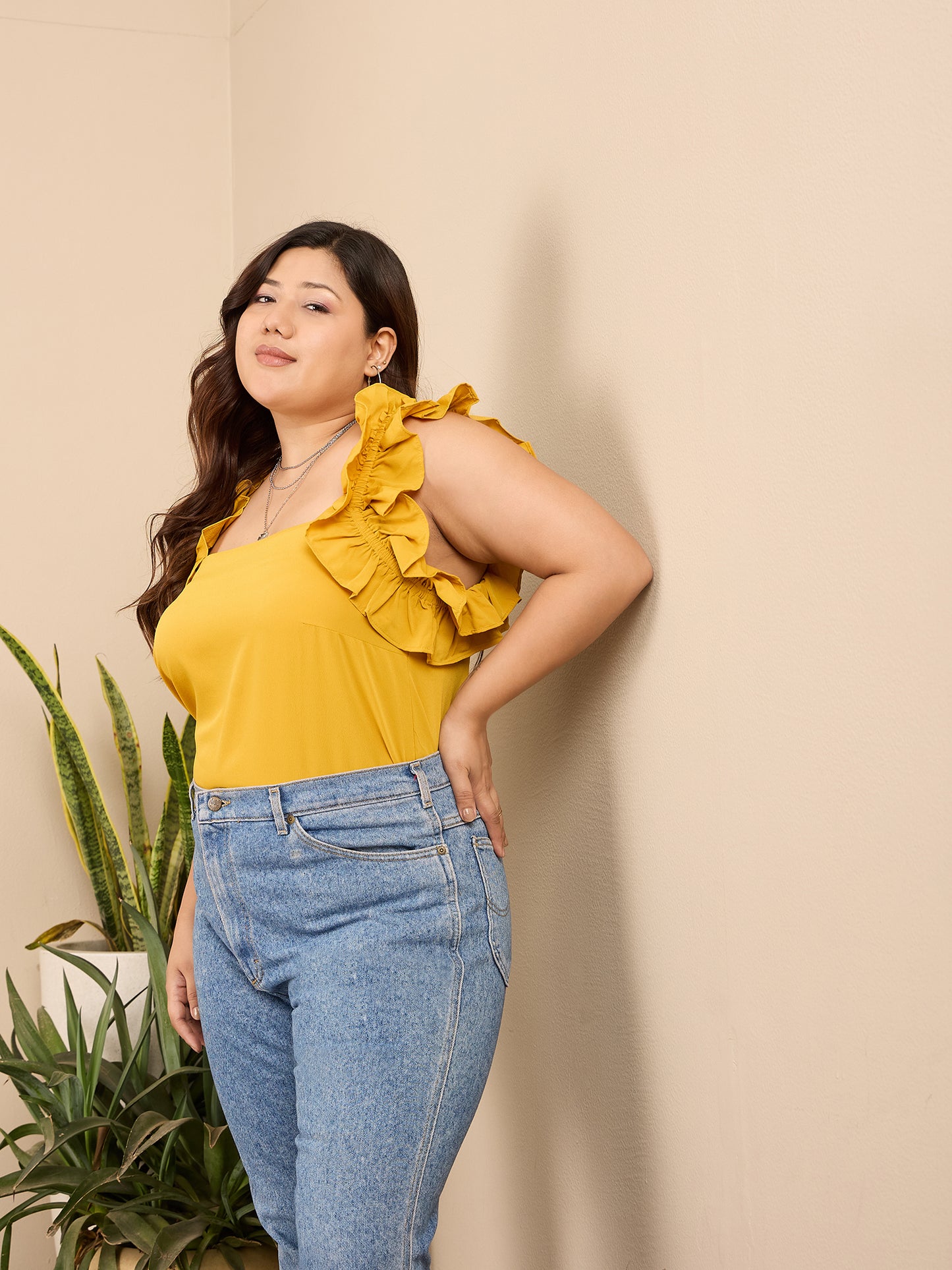 Berrylush Curve Women Solid Yellow Square Neck Sleeveless Straight Hem Ruffled Regular Top