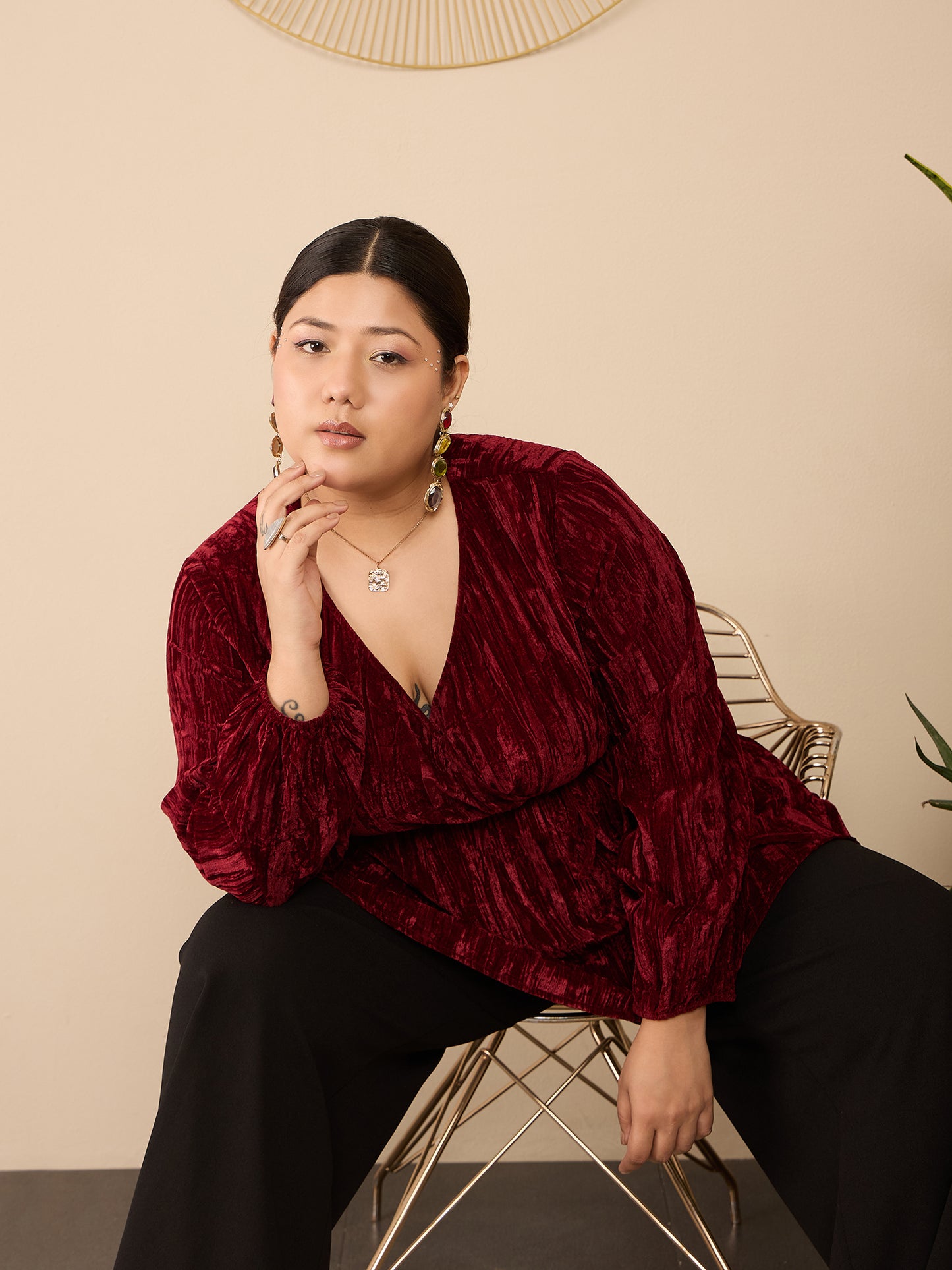 Berrylush Curve Women Solid Red V-Neck Puff Sleeves Tie-Up Waist Wrap Knitted Regular Top