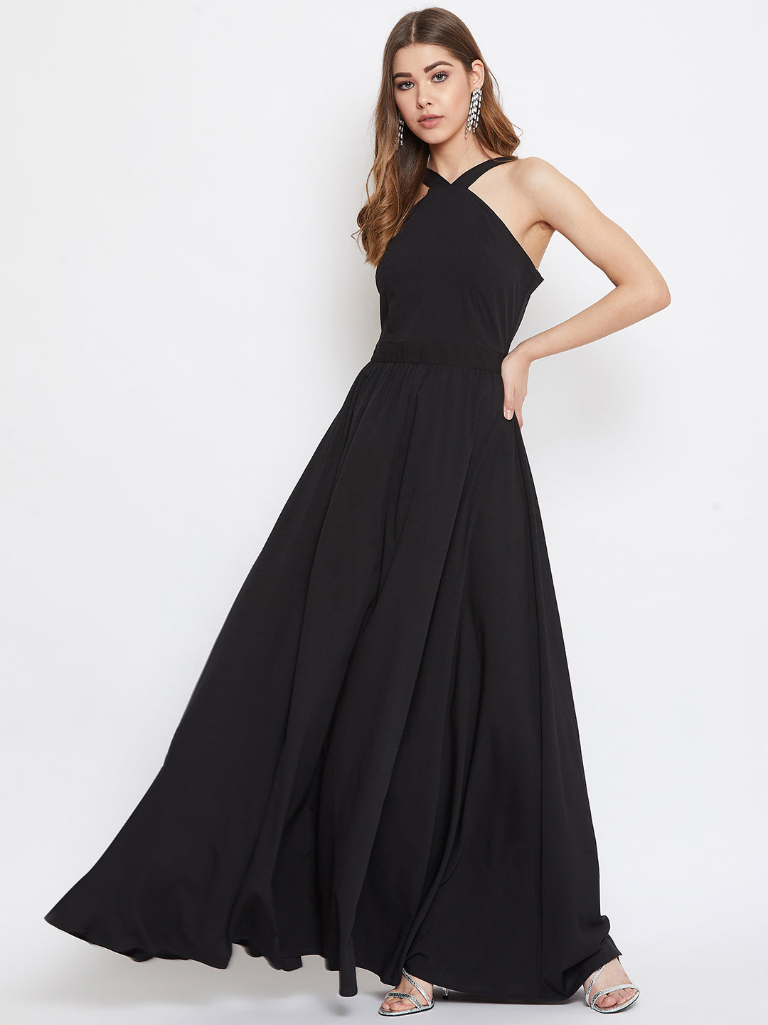 Berrylush Women Solid Black Halter Neck Flared Maxi Dress