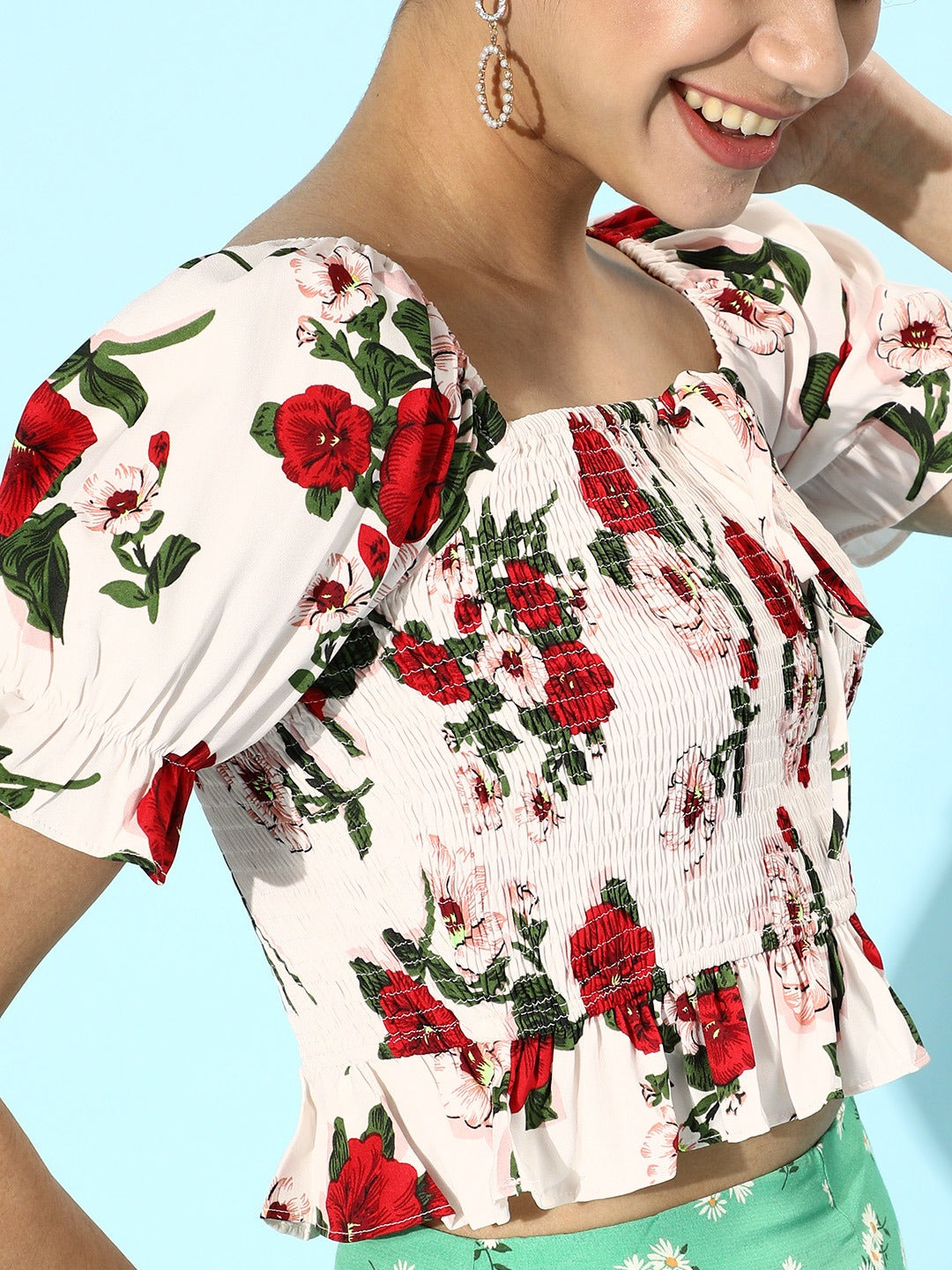 Berrylush Women White Floral Printed Square-Neck Crepe Fitted Crop Top